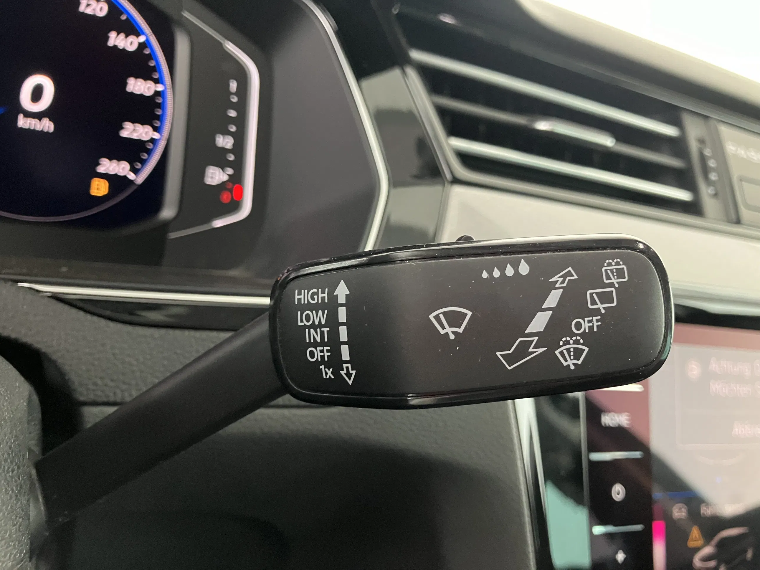 VW Passat Variant 2.0 TDI 4Motion BMT Business | Bild 24 von 31