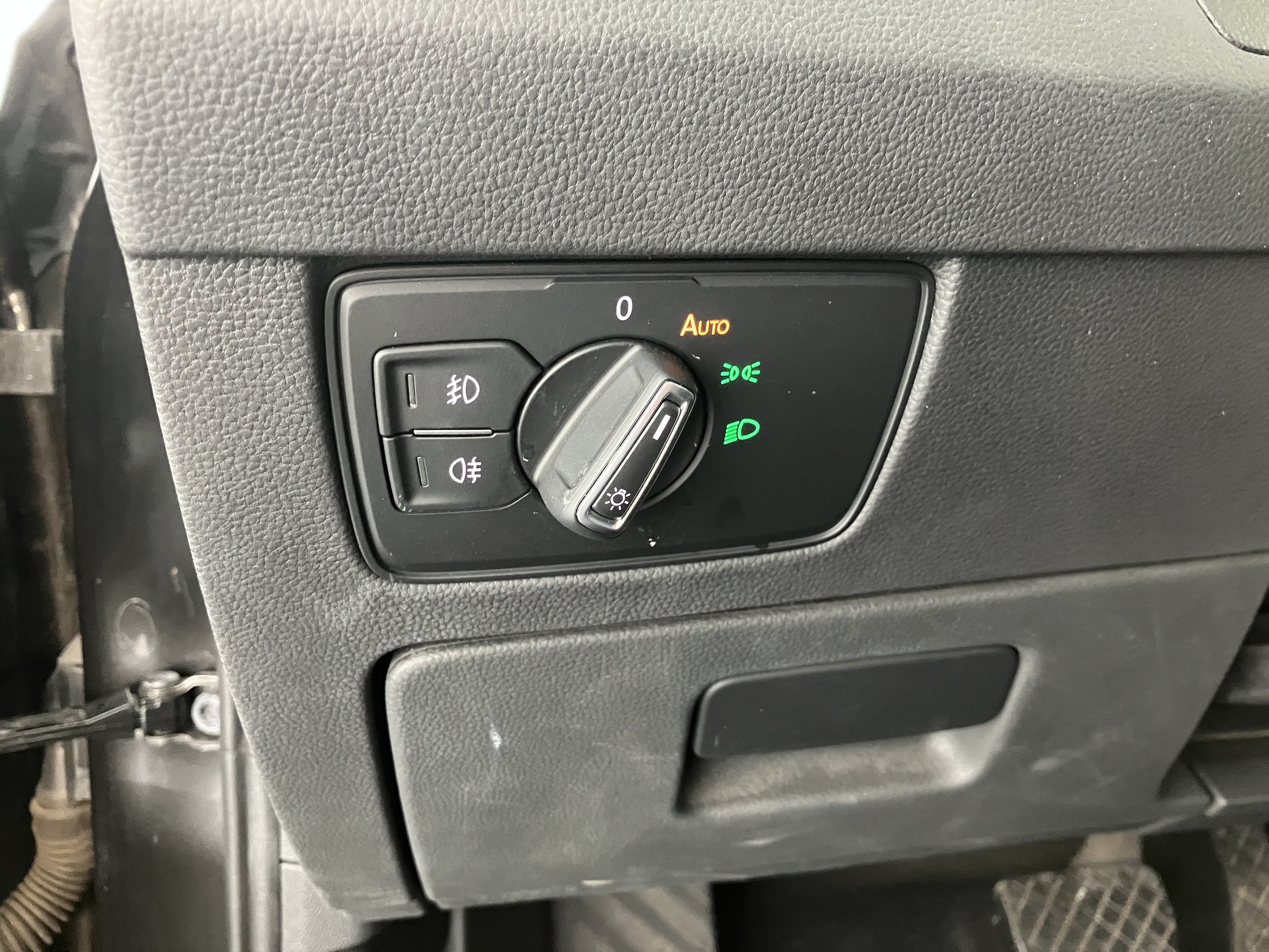 VW Passat Variant 2.0 TDI 4Motion BMT Business | Bild 25 von 31