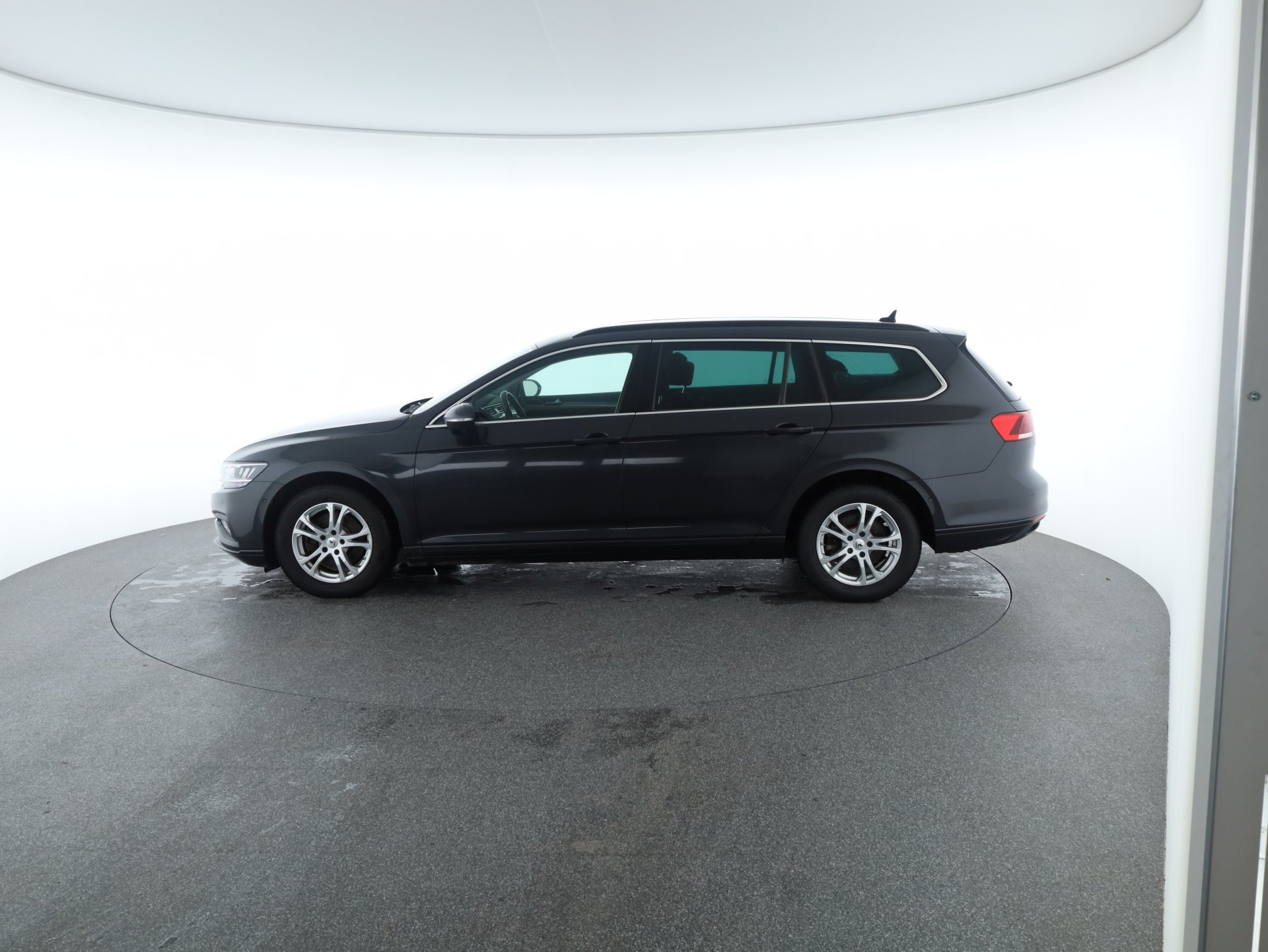 VW Passat Variant 2.0 TDI 4Motion BMT Business | Bild 27 von 31