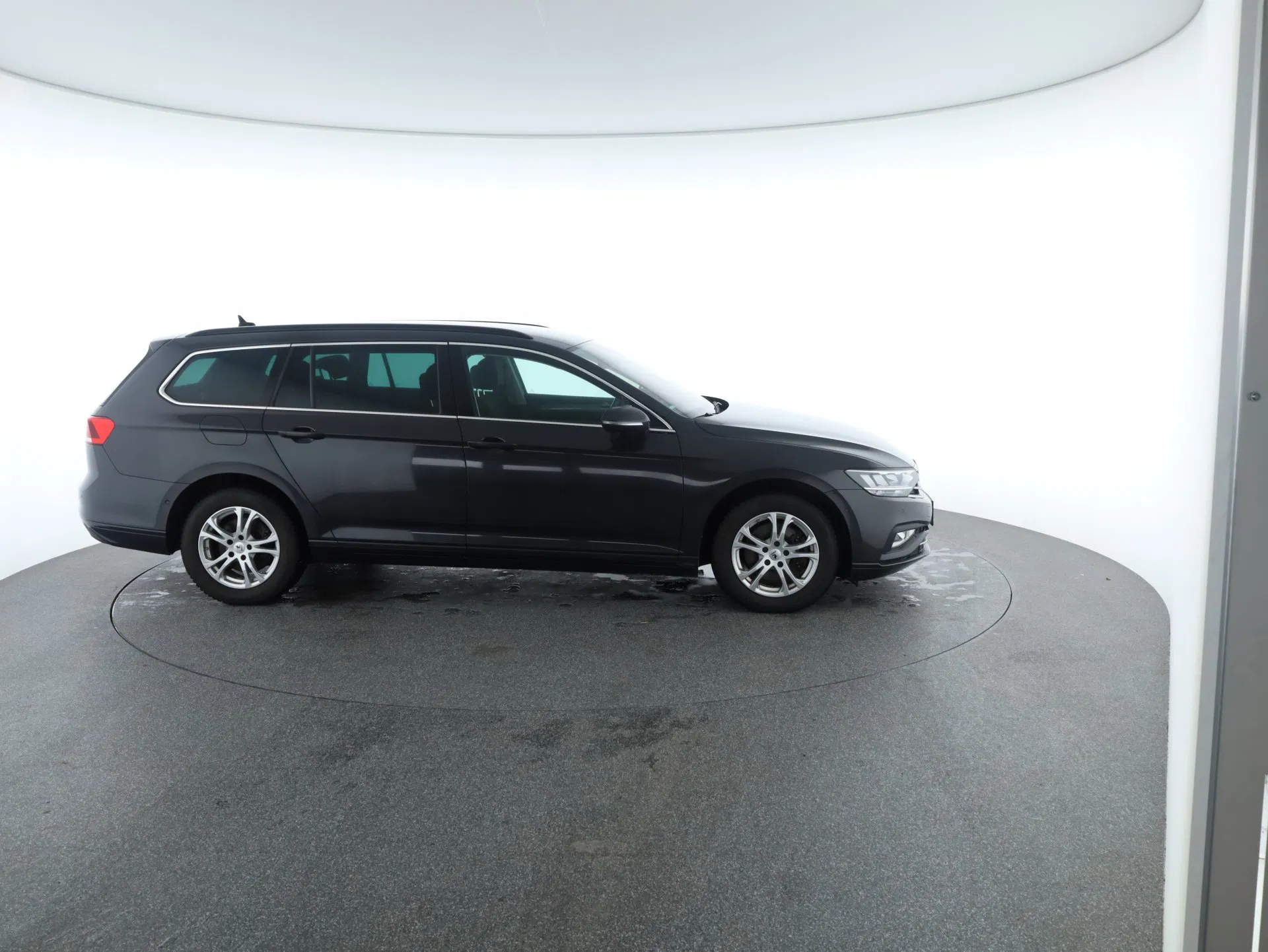 VW Passat Variant 2.0 TDI 4Motion BMT Business | Bild 30 von 31