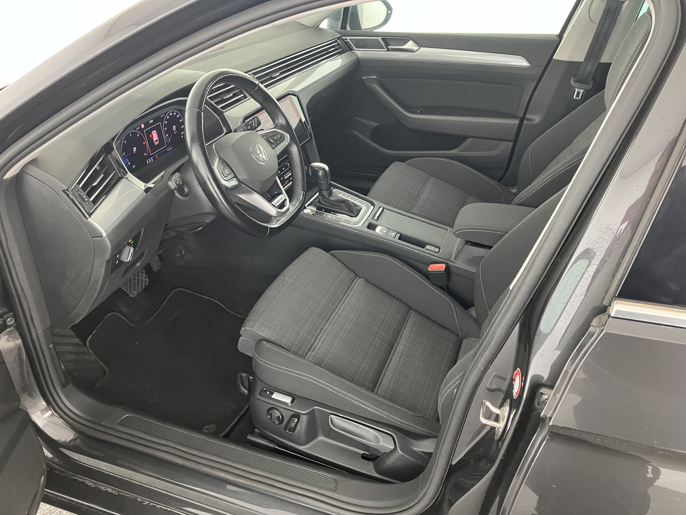 VW Passat Variant 2.0 TDI 4Motion BMT Business | Bild 5 von 31