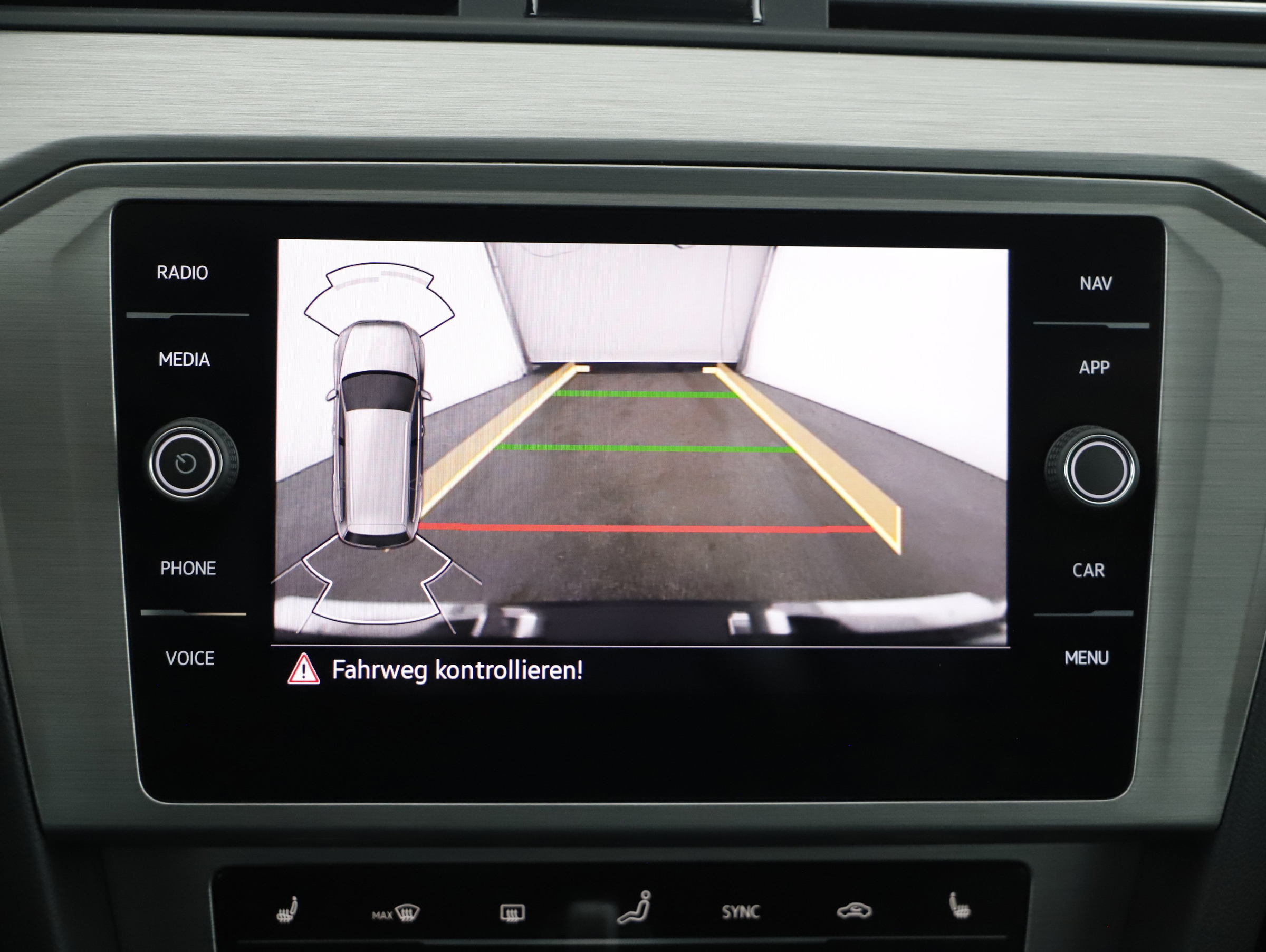 VW Passat Variant 2.0 TDI BMT | Bild 16 von 21