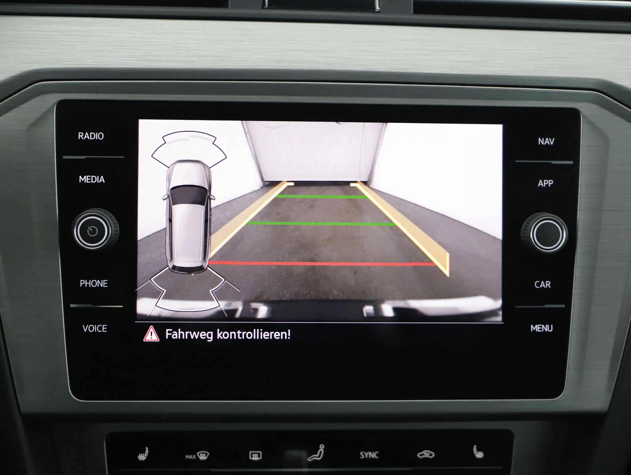 VW Passat Variant 2.0 TDI BMT | Bild 16 von 21