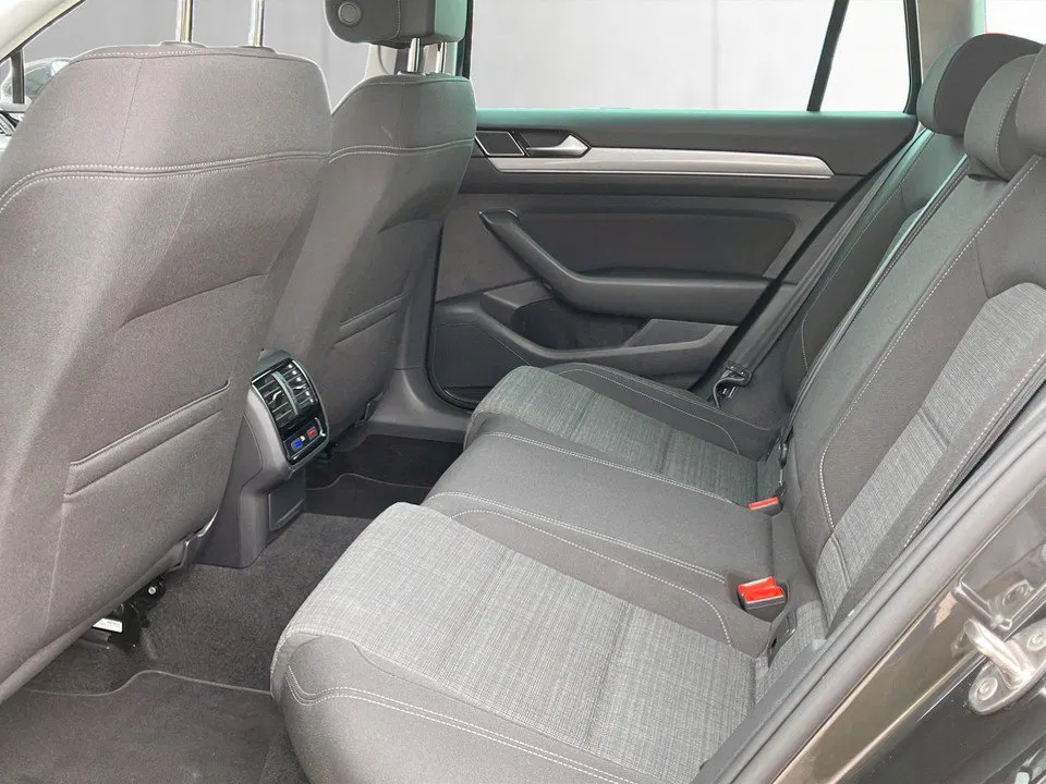 VW Passat Variant 2.0 TDI Bus. DSG | Bild 13 von 22