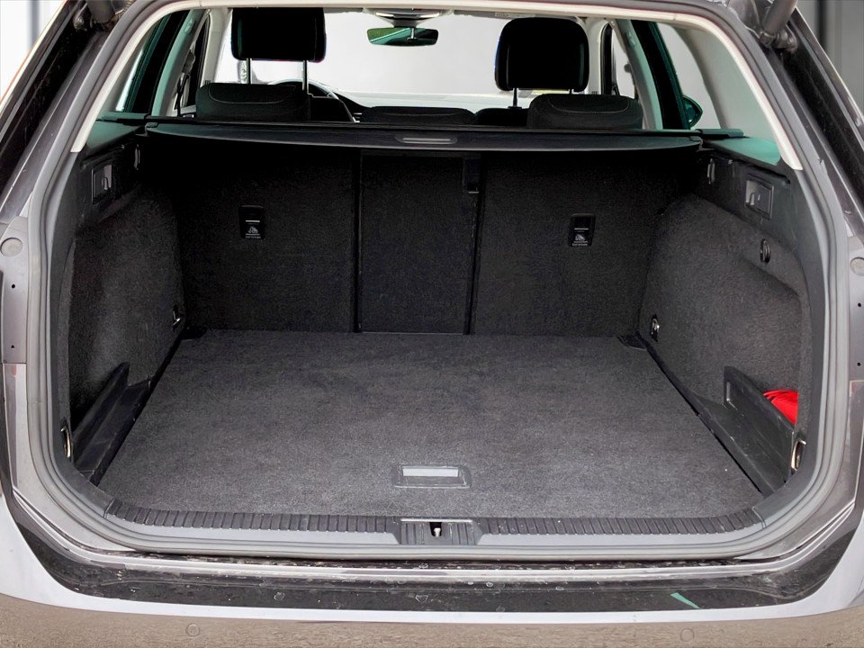 VW Passat Variant 2.0 TDI Bus. DSG | Bild 14 von 22