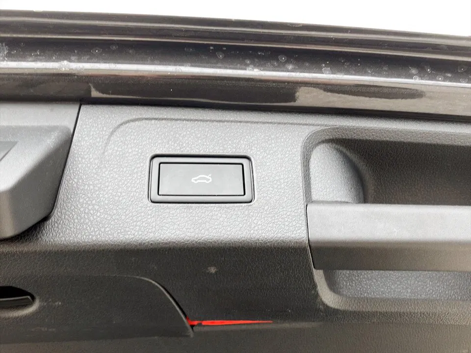 VW Passat Variant 2.0 TDI Bus. DSG | Bild 16 von 22