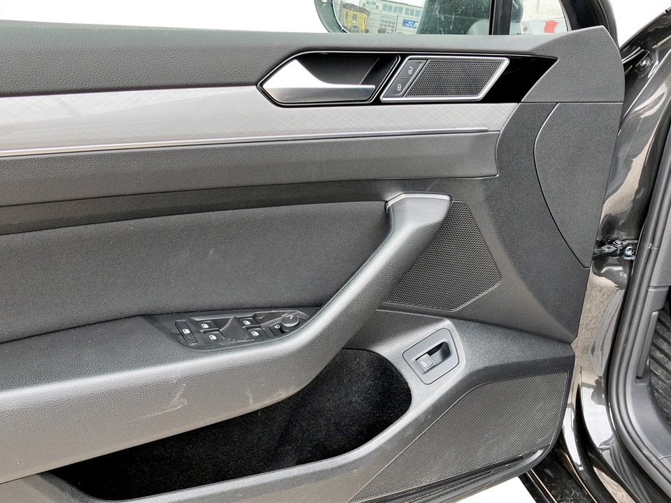 VW Passat Variant 2.0 TDI Bus. DSG | Bild 17 von 22