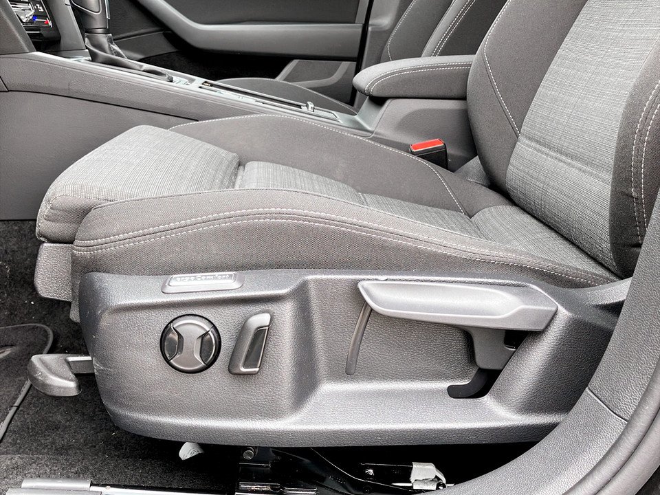 VW Passat Variant 2.0 TDI Bus. DSG | Bild 18 von 22