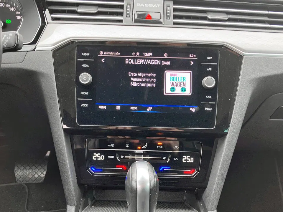 VW Passat Variant 2.0 TDI Bus. DSG | Bild 10 von 22