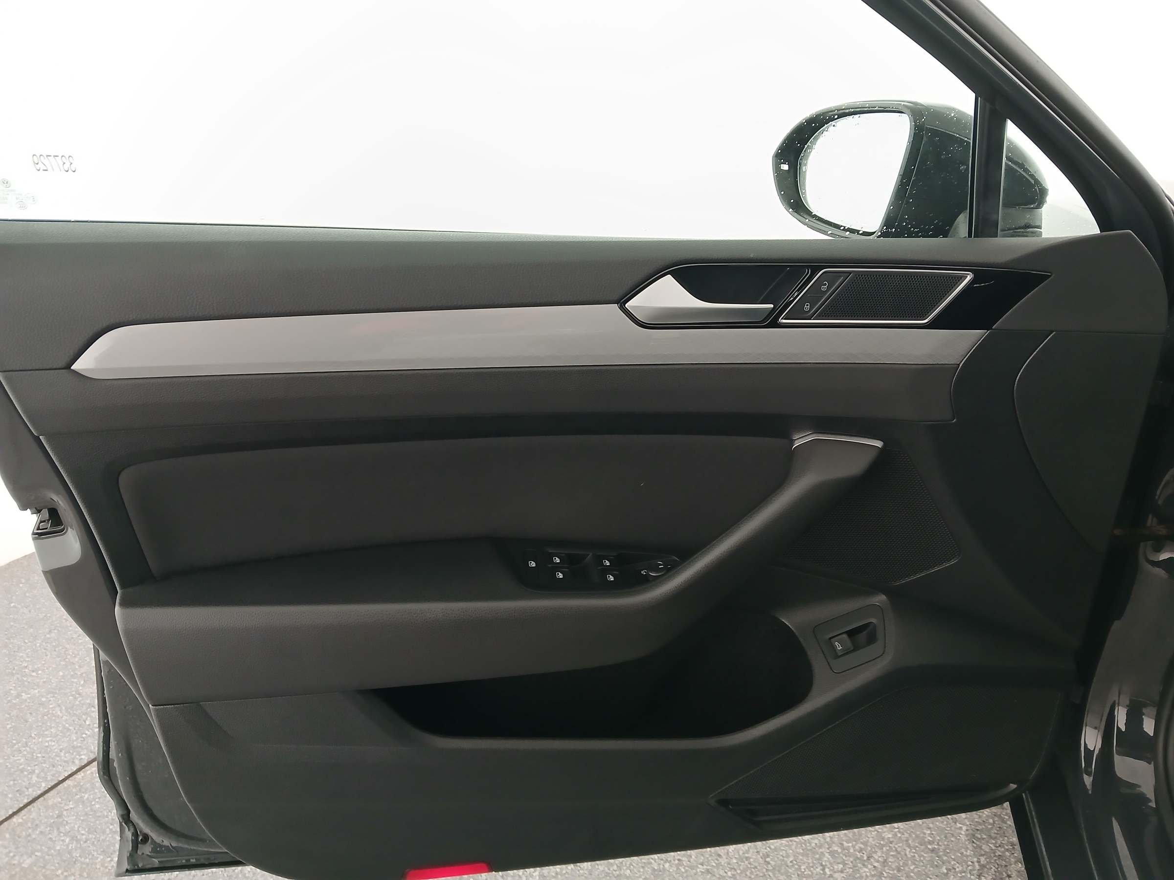 VW Passat Variant 1.5 TSI BMT Business | Bild 11 von 29