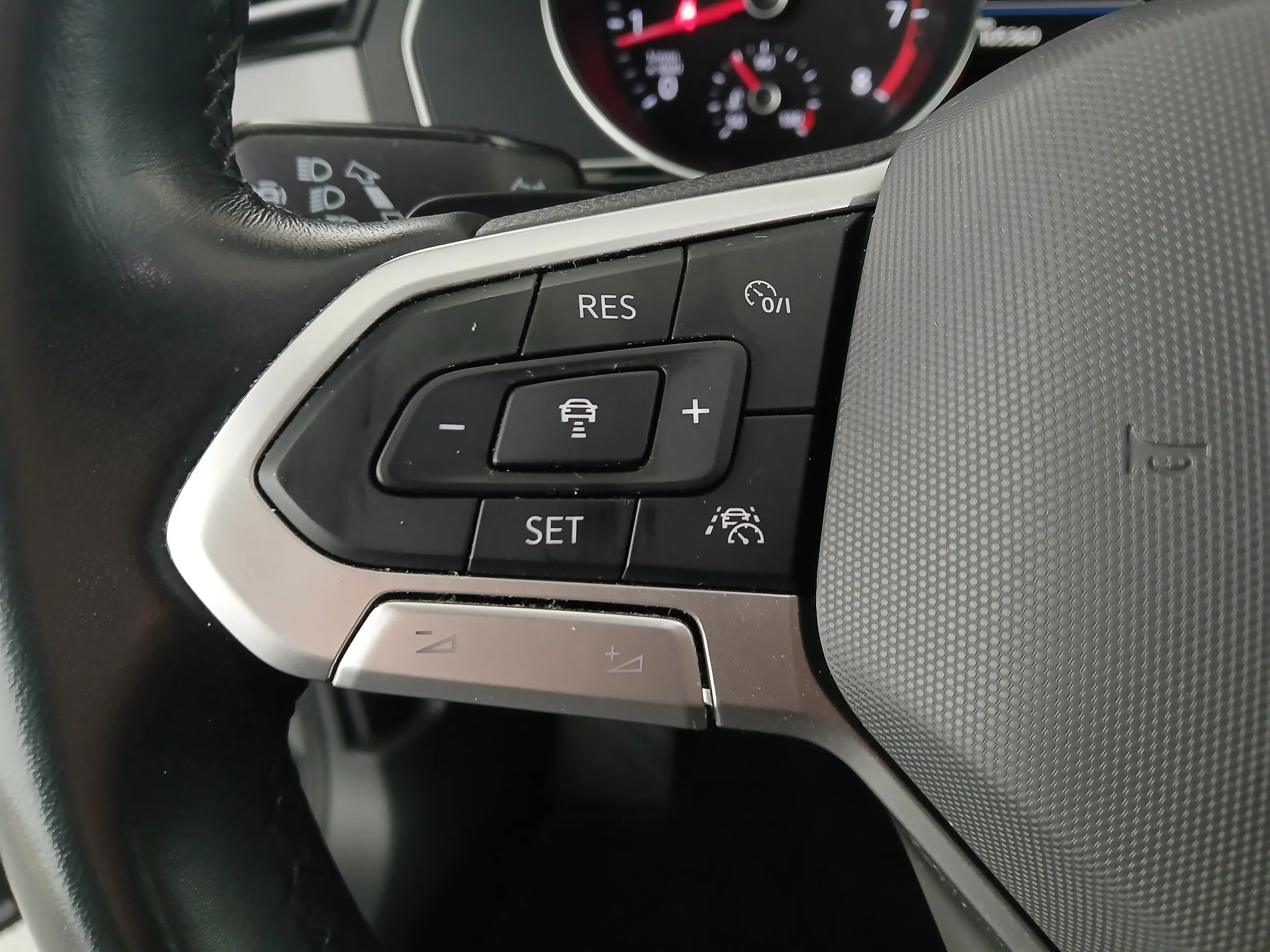 VW Passat Variant 1.5 TSI BMT Business | Bild 17 von 29