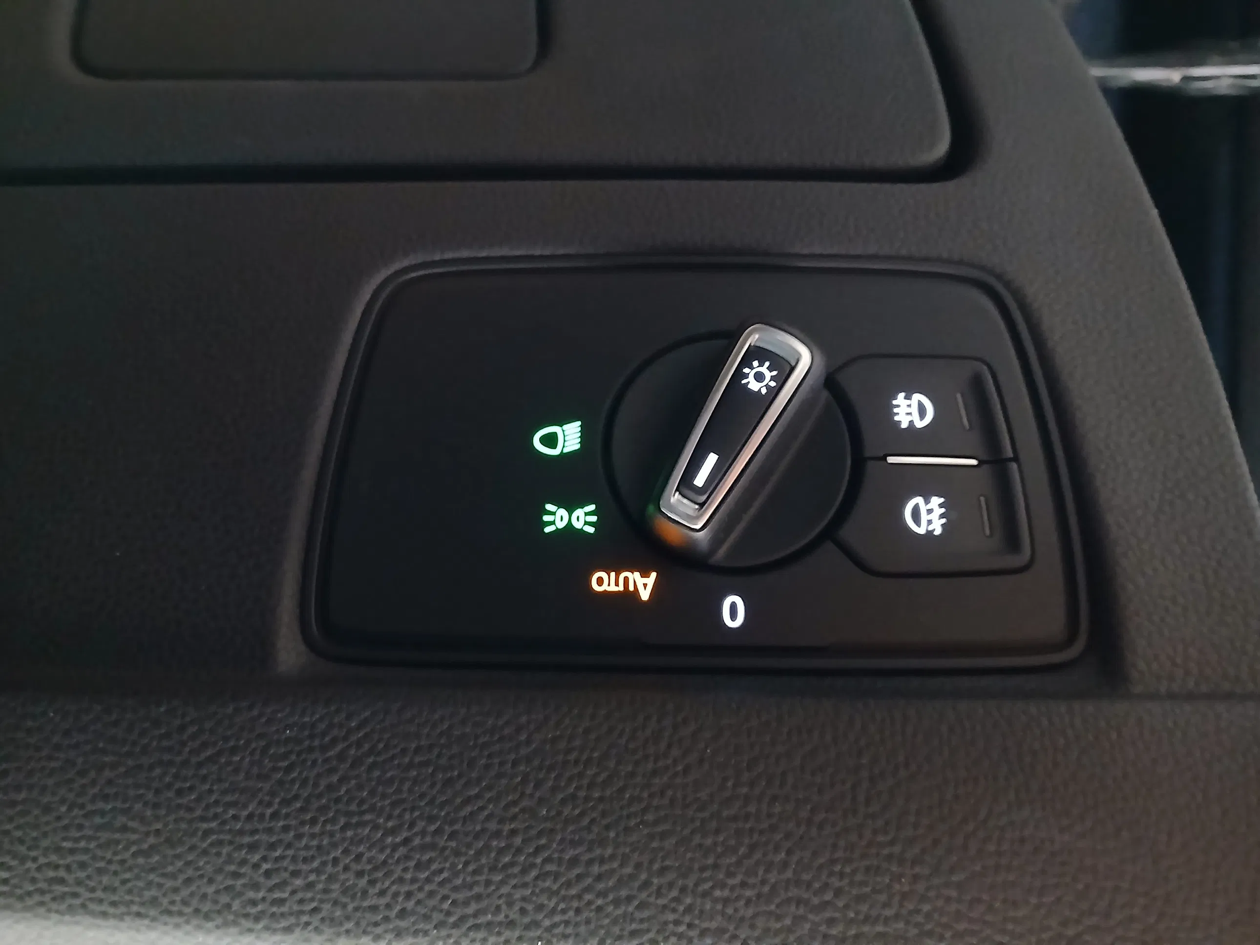 VW Passat 1.5 TSI BMT Business | Bild 12 von 30