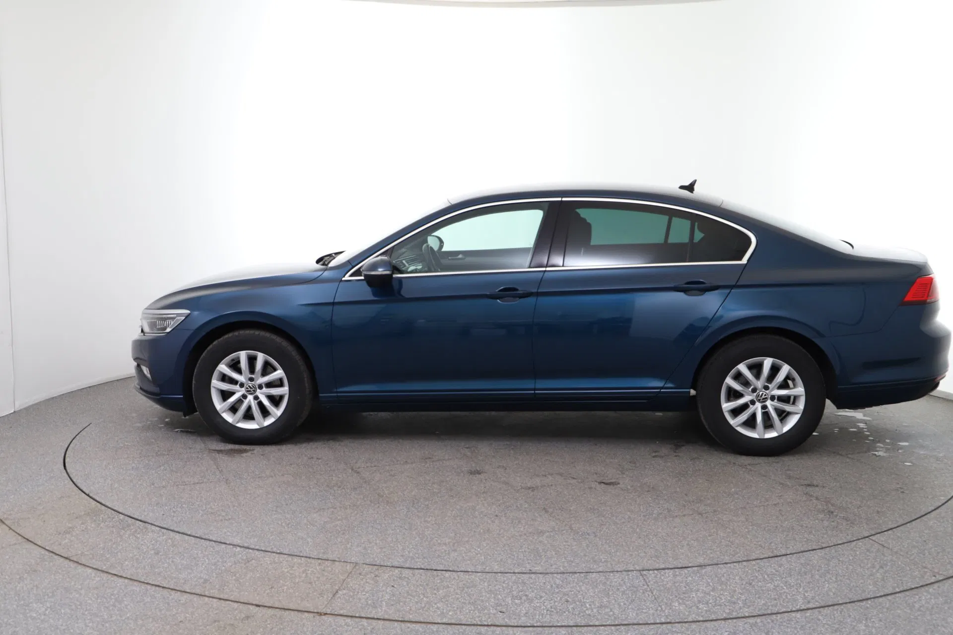 VW Passat 1.5 TSI BMT Business | Bild 8 von 30