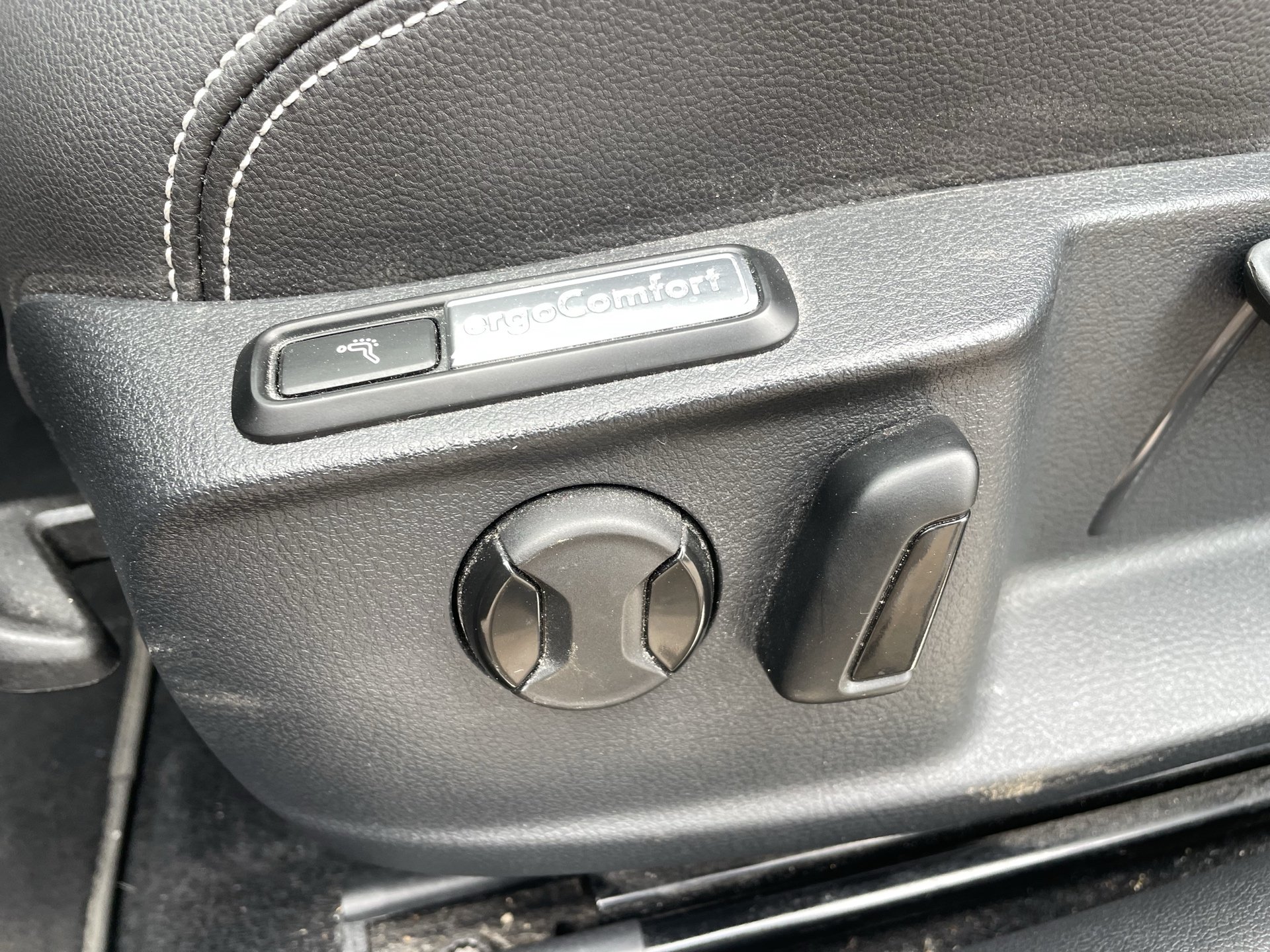 VW Passat Variant 2.0 TDI BMT Elegance | Bild 11 von 28