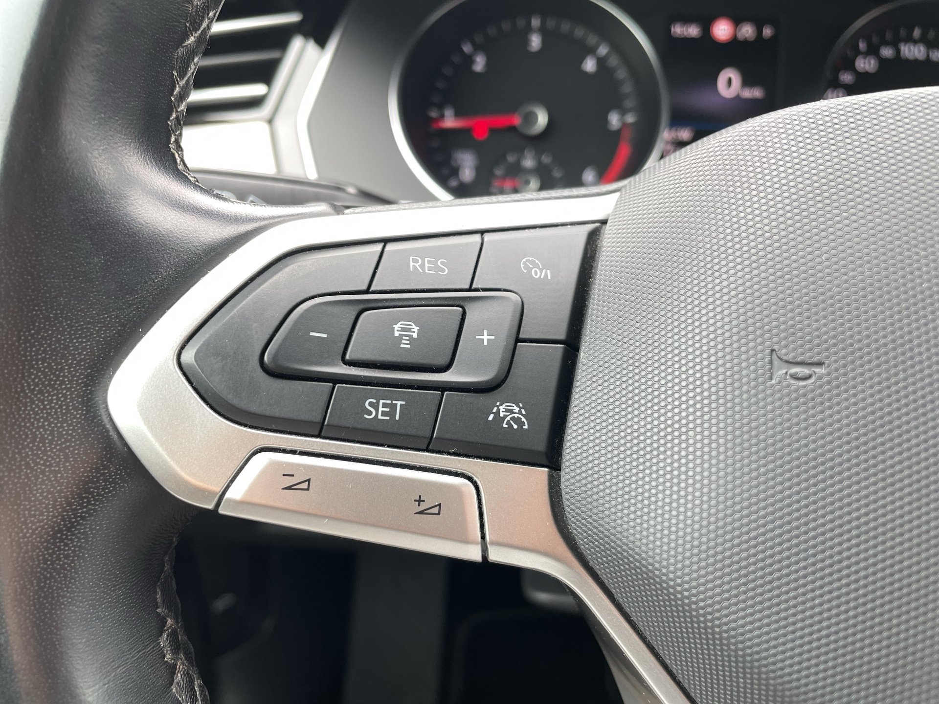 VW Passat Variant 2.0 TDI BMT Elegance | Bild 15 von 28