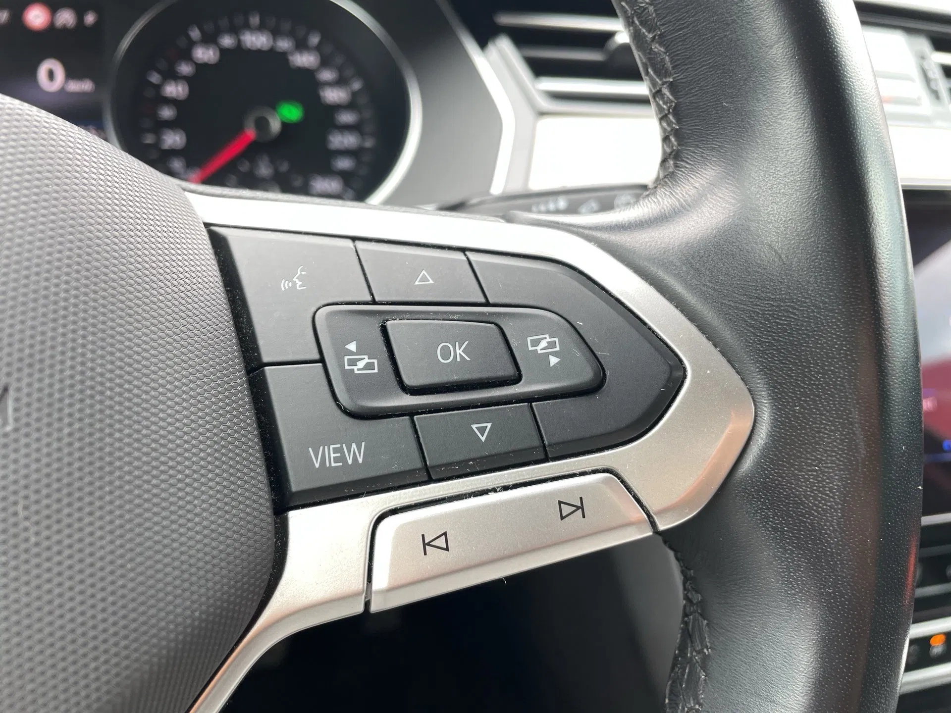 VW Passat Variant 2.0 TDI BMT Elegance | Bild 16 von 28