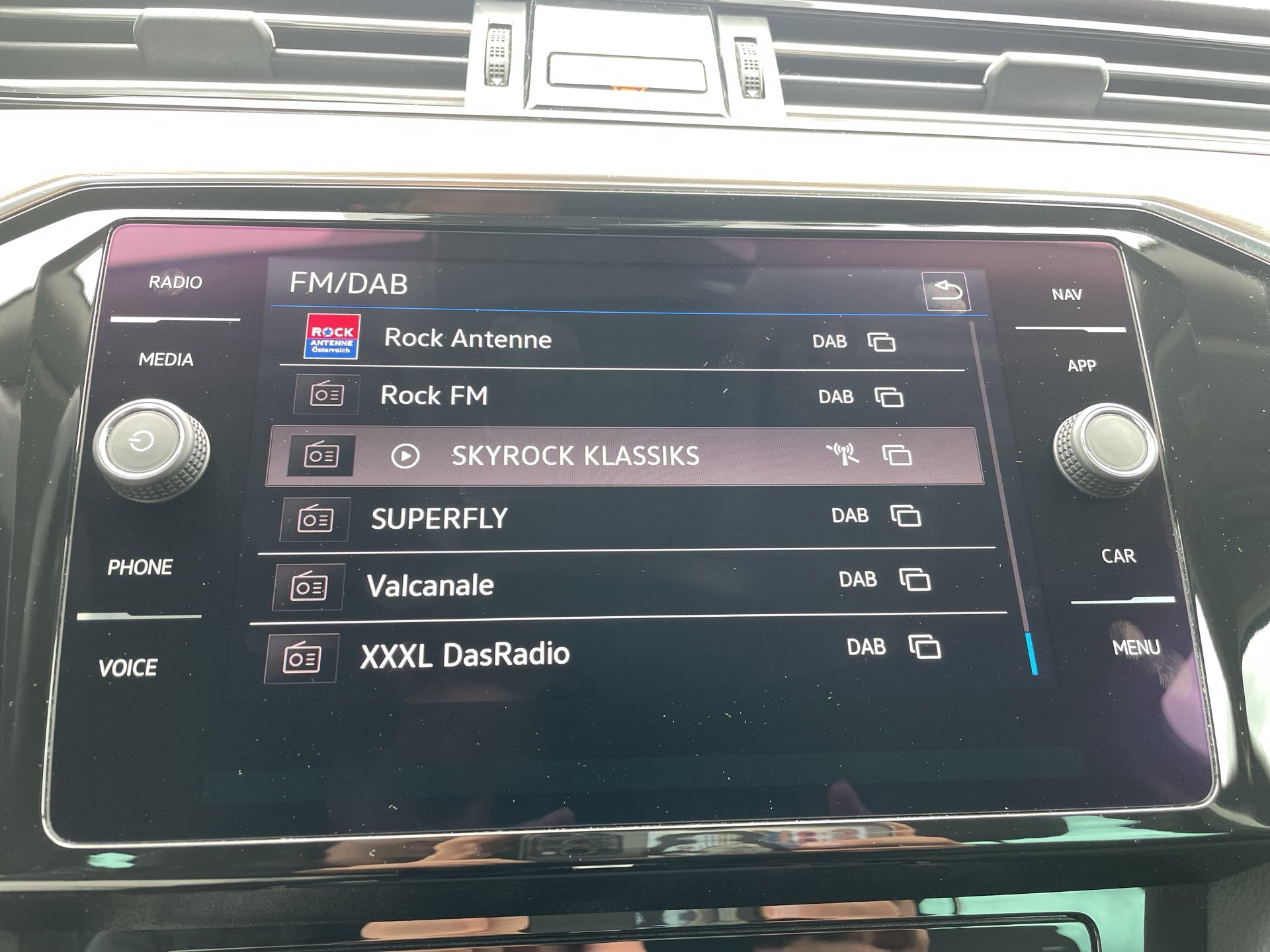 VW Passat Variant 2.0 TDI BMT Elegance | Bild 18 von 28