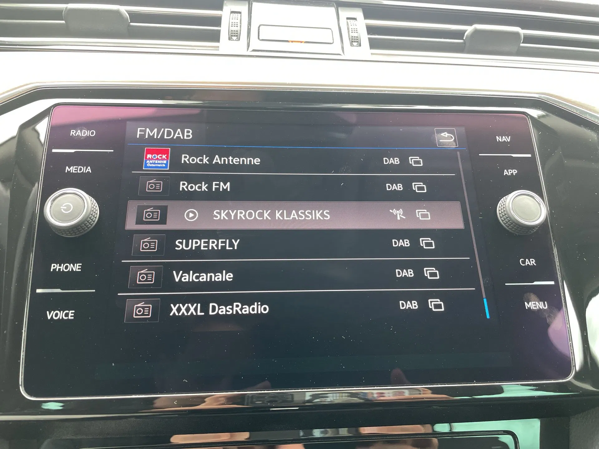 VW Passat Variant 2.0 TDI BMT Elegance | Bild 18 von 28