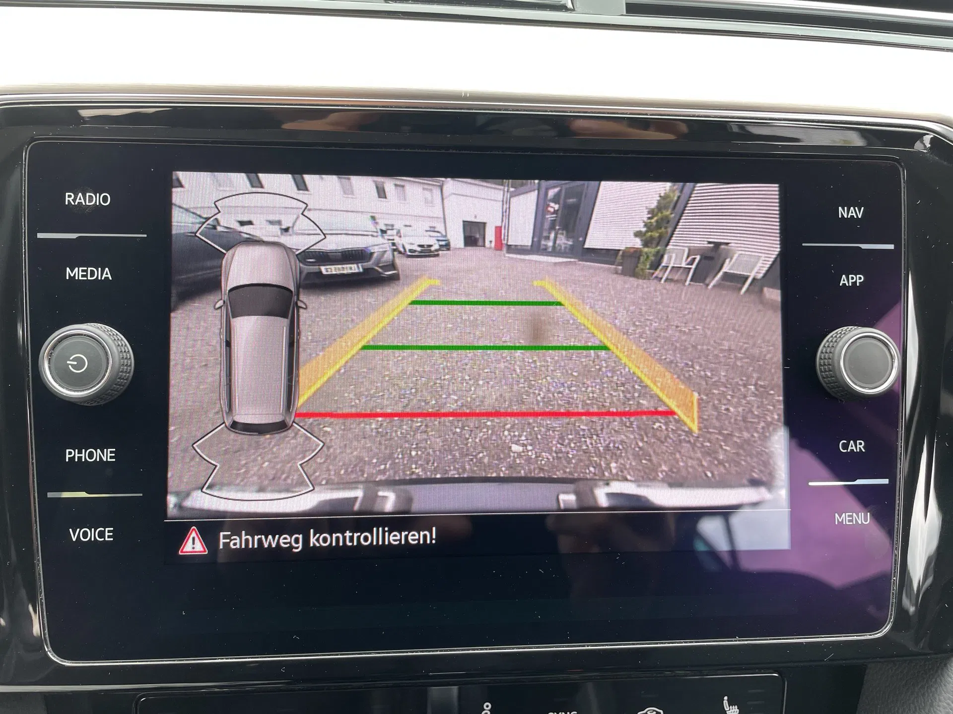 VW Passat Variant 2.0 TDI BMT Elegance | Bild 19 von 28