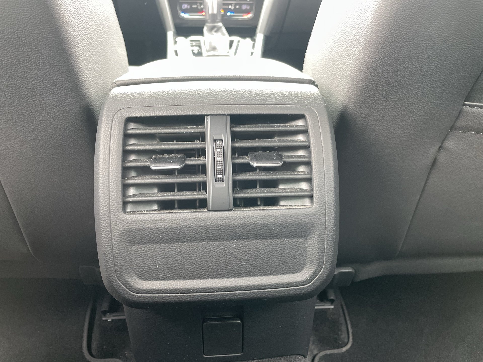 VW Passat Variant 2.0 TDI BMT Elegance | Bild 25 von 28