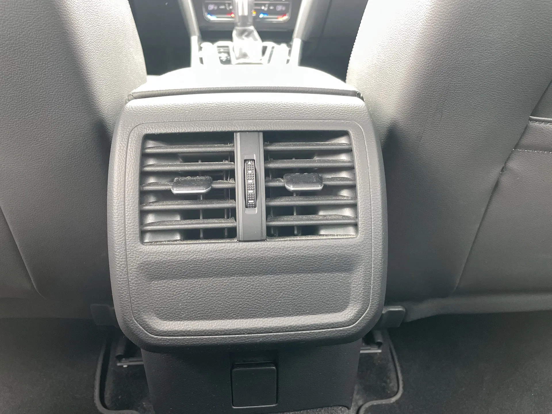 VW Passat Variant 2.0 TDI BMT Elegance | Bild 25 von 28