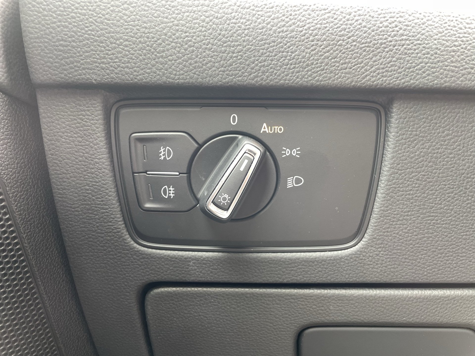 VW Passat Variant 2.0 TDI BMT Elegance | Bild 9 von 28