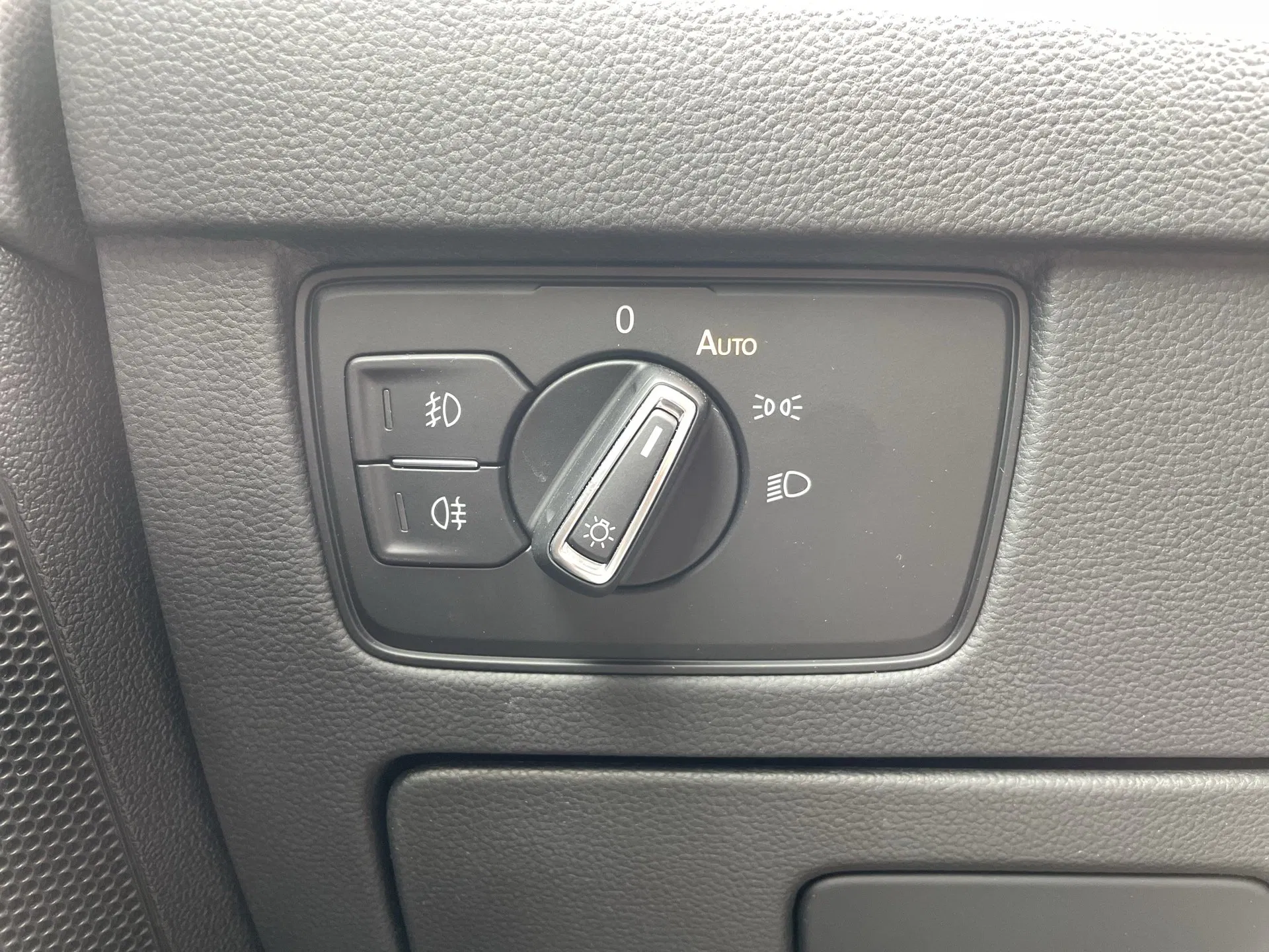 VW Passat Variant 2.0 TDI BMT Elegance | Bild 9 von 28