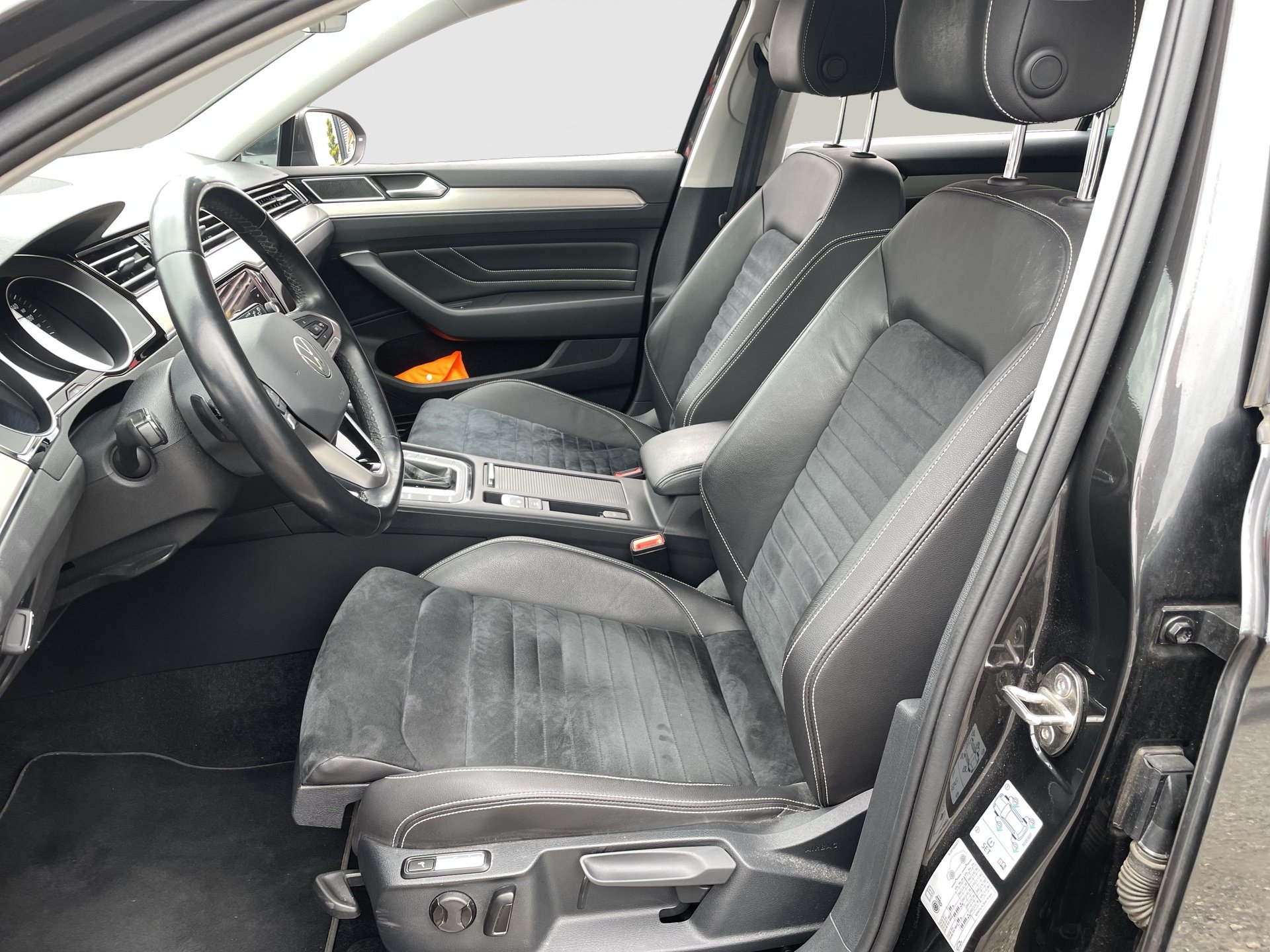 VW Passat Variant 2.0 TDI BMT Elegance | Bild 10 von 28