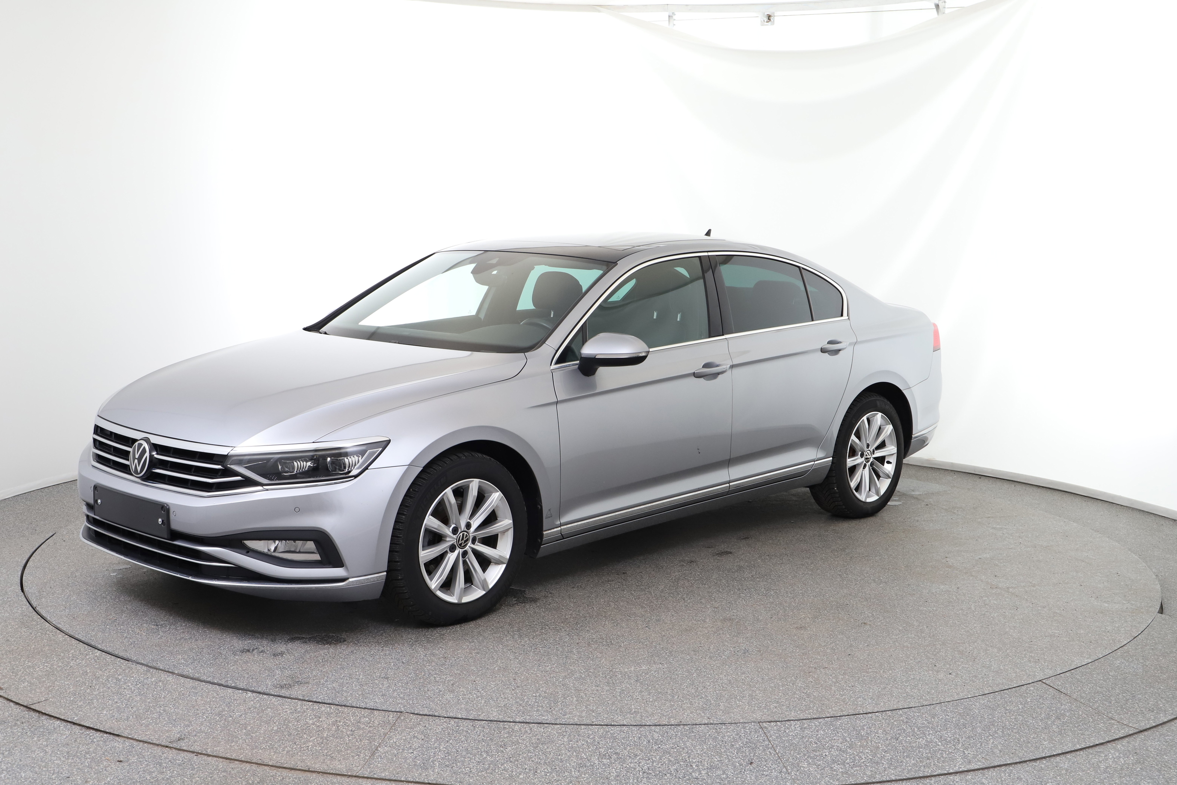 VW Passat 1.5 TSI Eleg. DSG | Bild 2 von 31