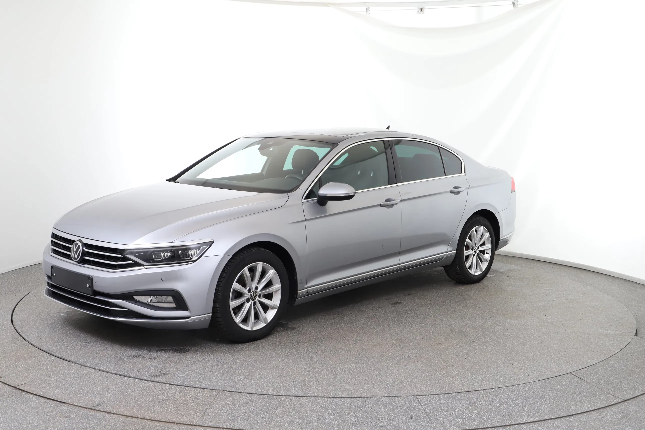 VW Passat 1.5 TSI Eleg. DSG | Bild 2 von 31