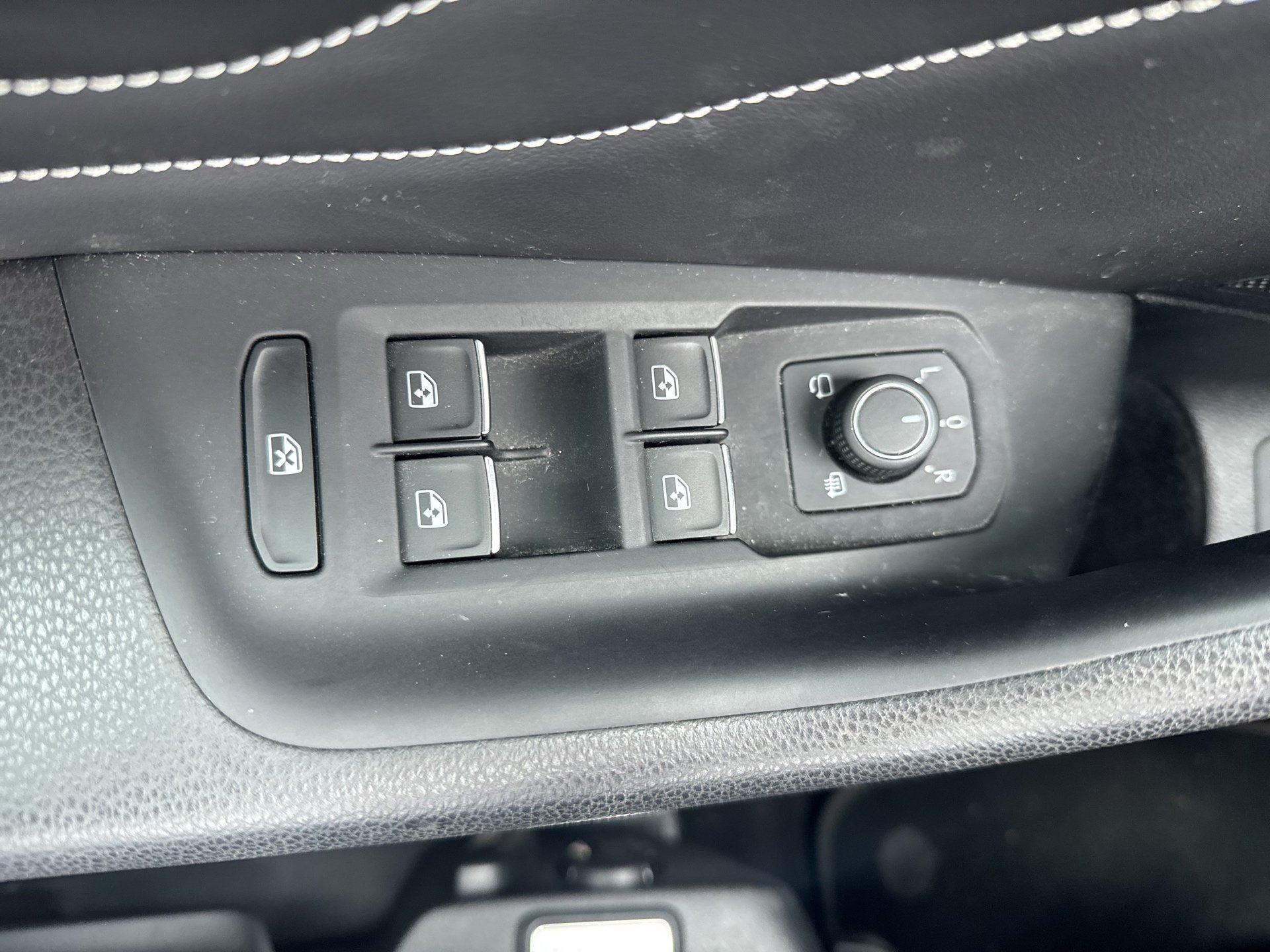 VW Passat 1.5 TSI Eleg. DSG | Bild 10 von 31