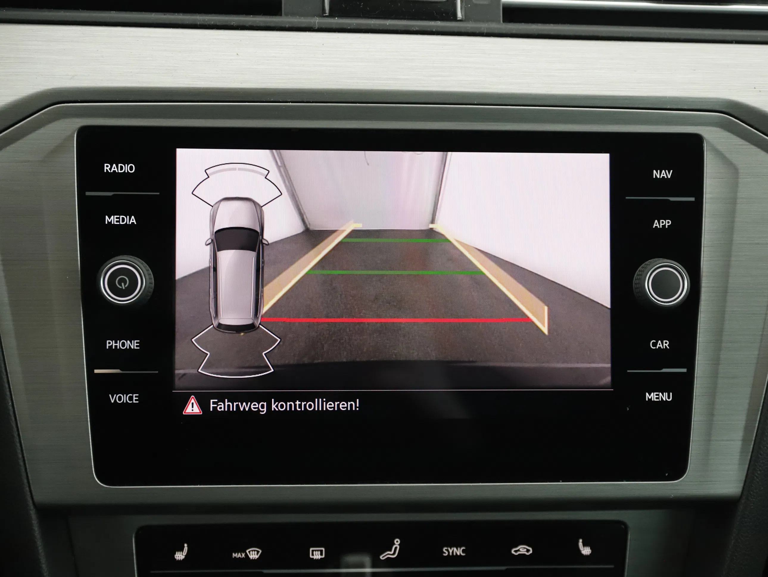 VW Passat Variant 2.0 TDI BMT | Bild 15 von 20