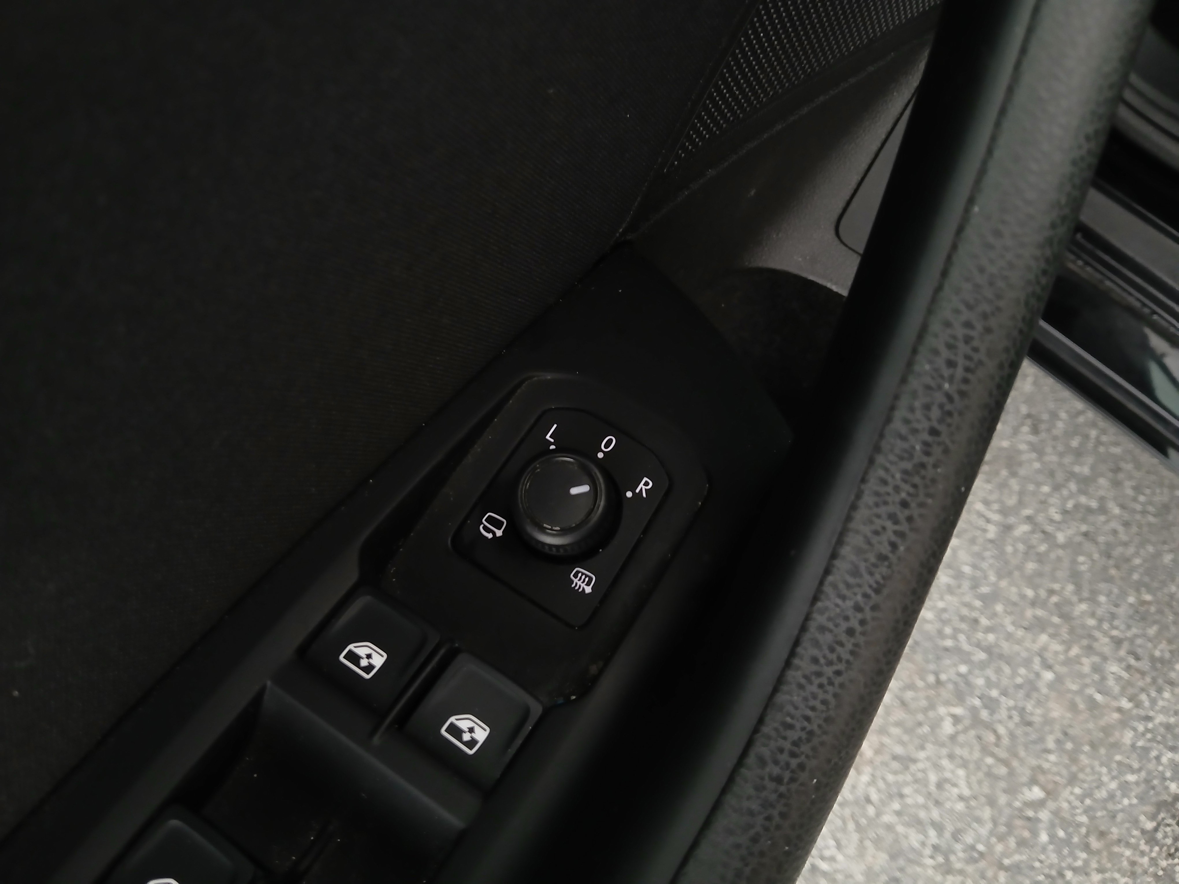 VW Passat Variant 2.0 TDI BMT Business | Bild 11 von 28