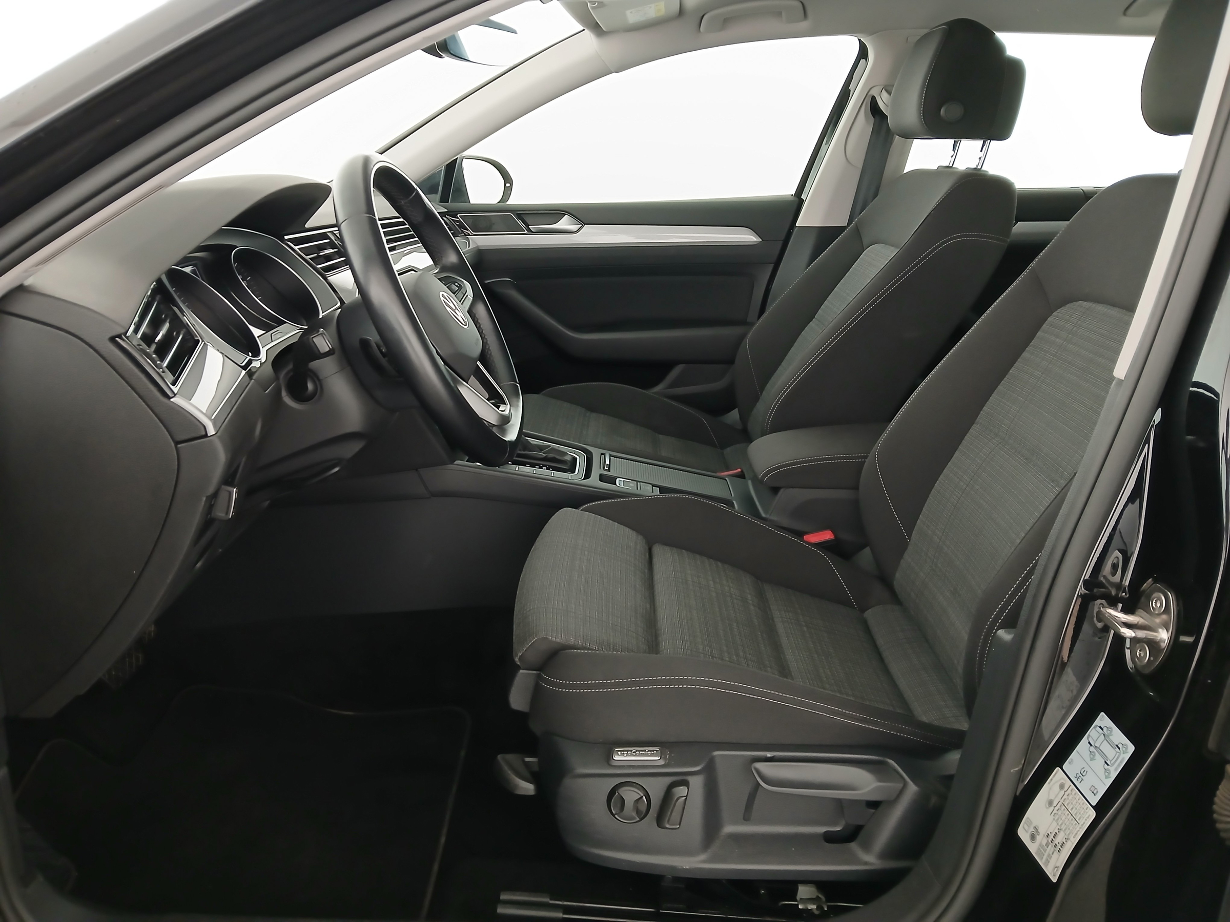 VW Passat Variant 2.0 TDI BMT Business | Bild 13 von 28