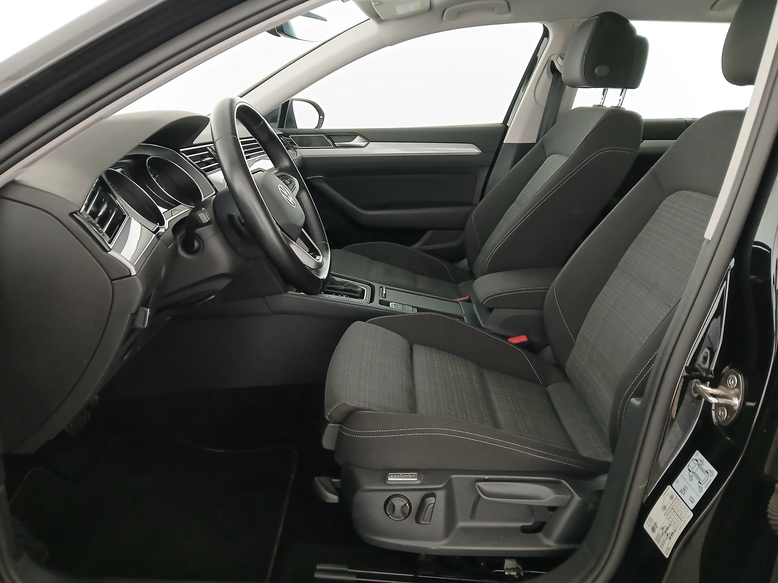 VW Passat Variant 2.0 TDI BMT Business | Bild 13 von 28