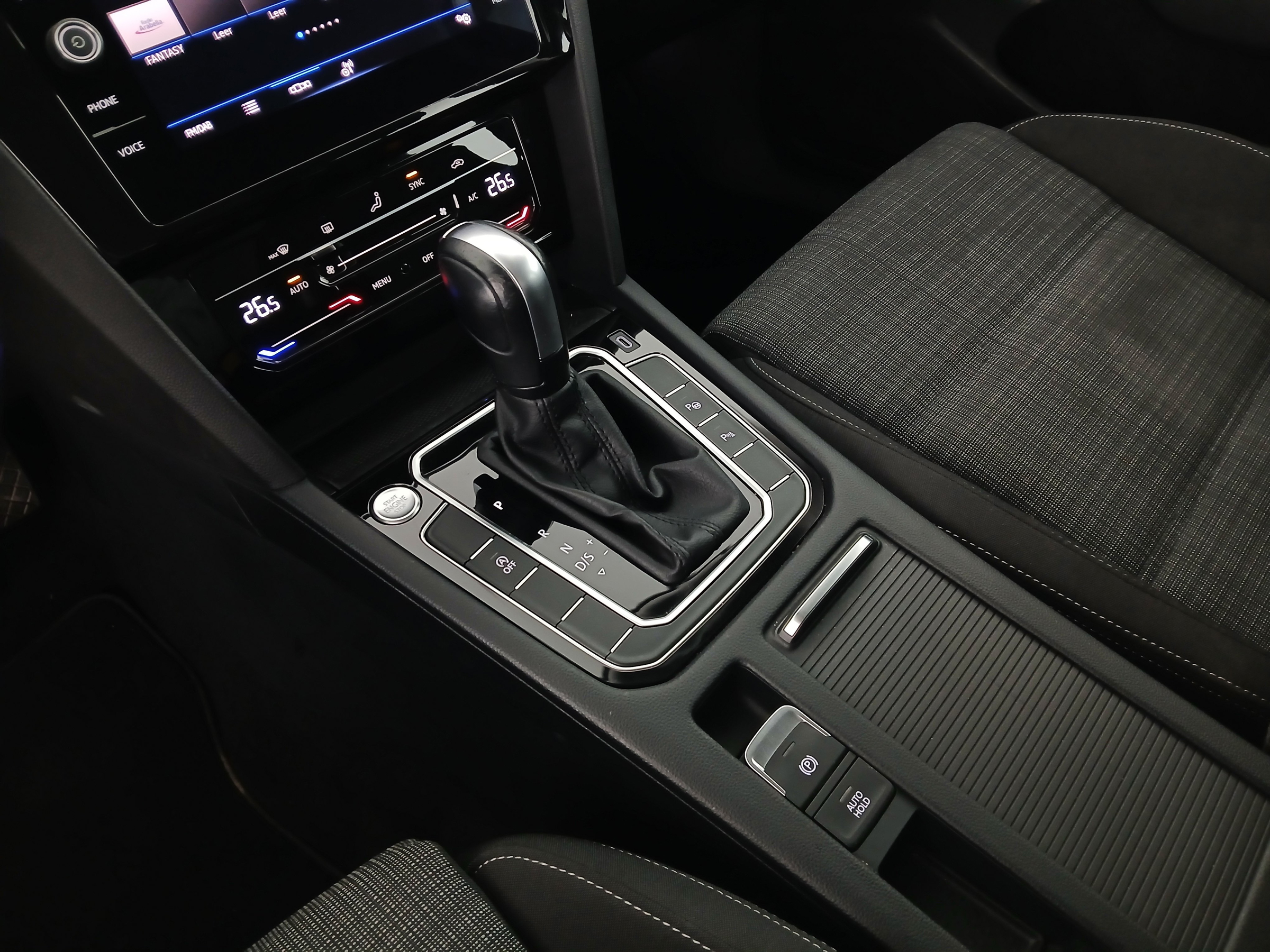 VW Passat Variant 2.0 TDI BMT Business | Bild 26 von 28