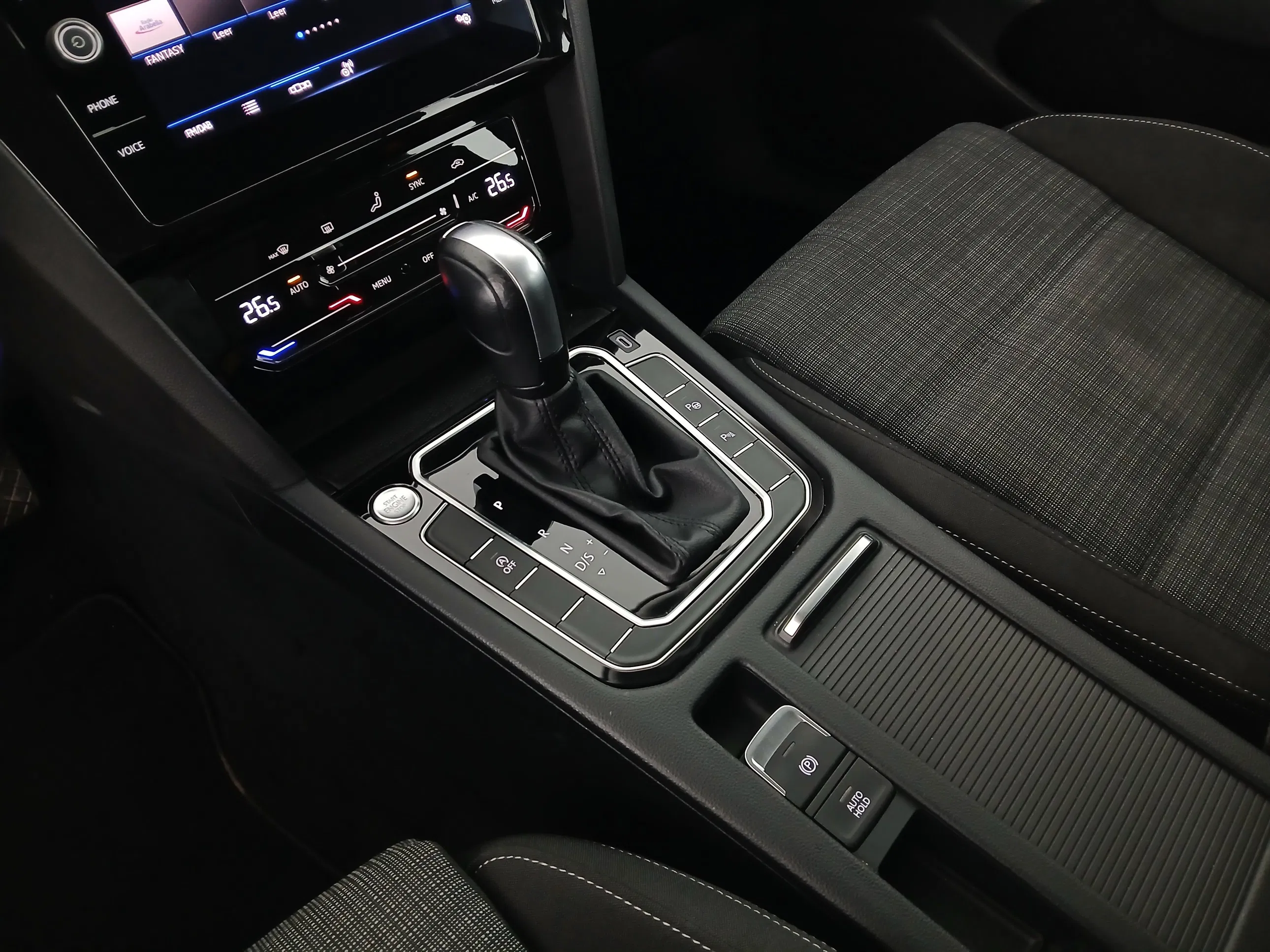 VW Passat Variant 2.0 TDI BMT Business | Bild 26 von 28