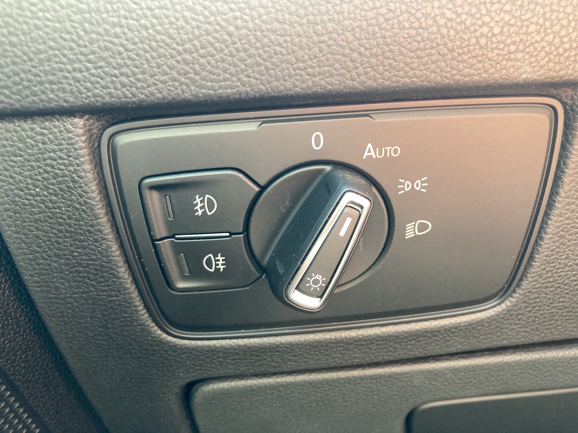 VW Passat Variant 1.5 TSI BMT Business | Bild 15 von 30