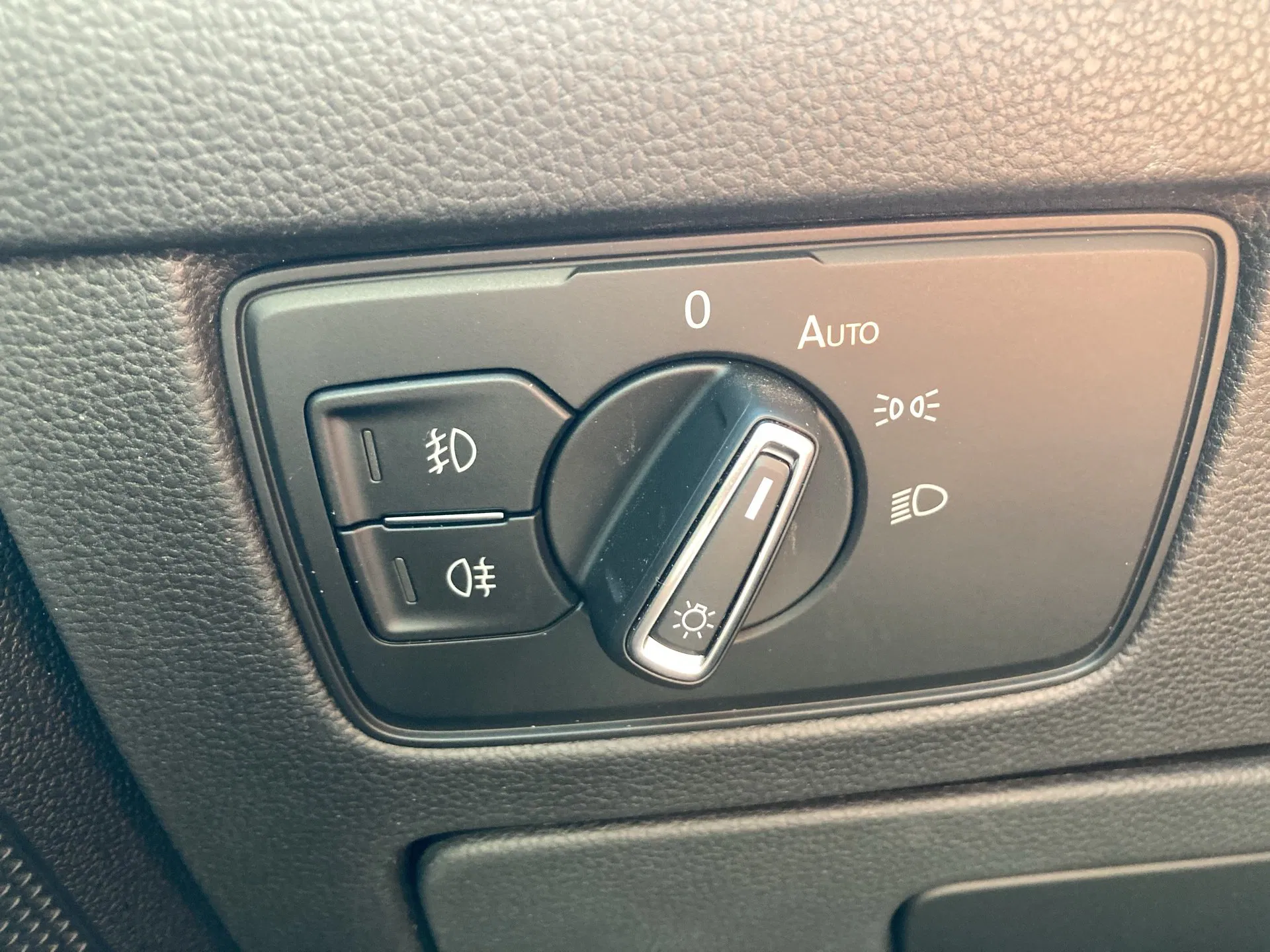 VW Passat Variant 1.5 TSI BMT Business | Bild 15 von 30