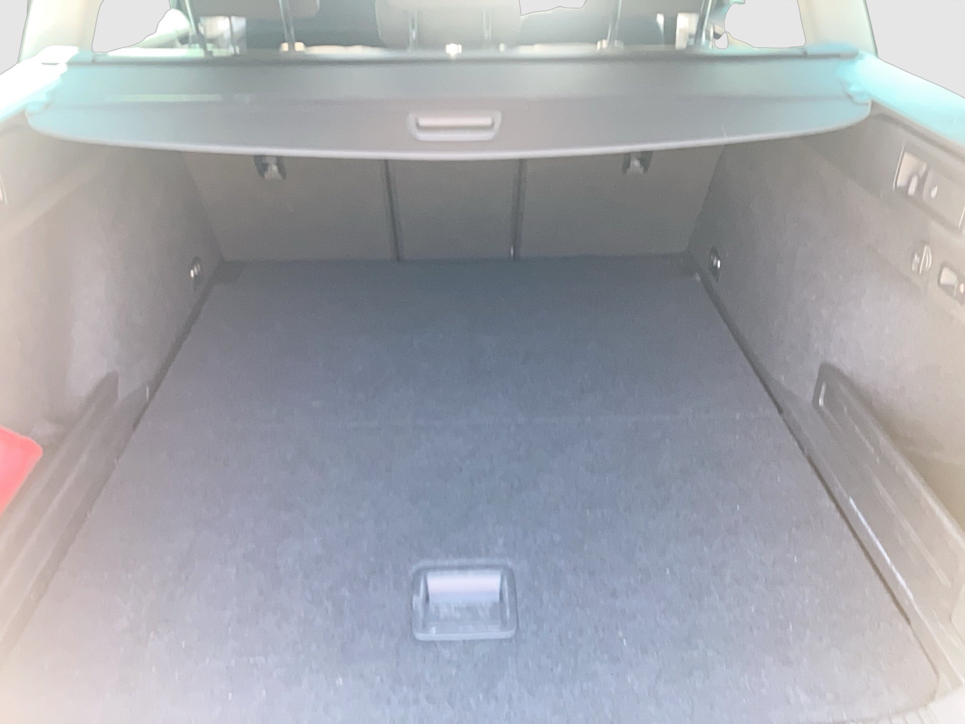 VW Passat Variant 1.5 TSI BMT Business | Bild 26 von 30