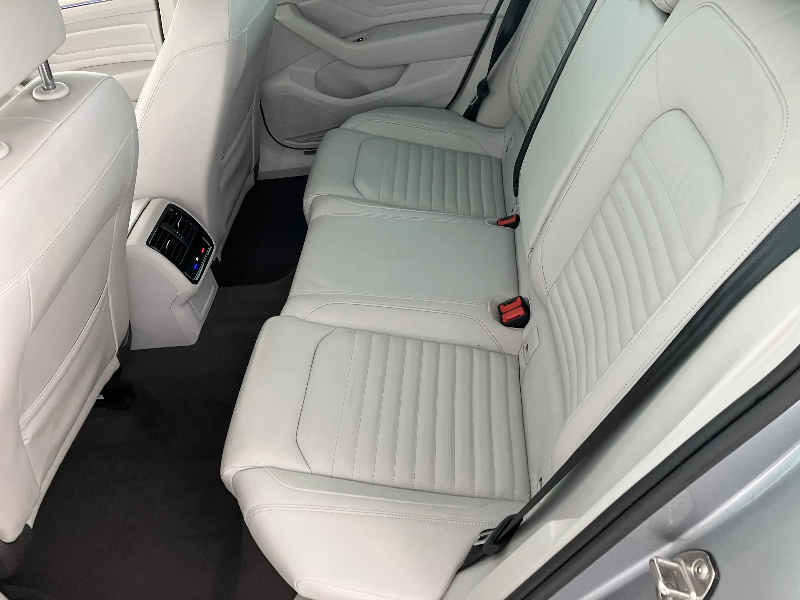 VW Passat Variant 1.5 TSI BMT Elegance | Bild 12 von 29