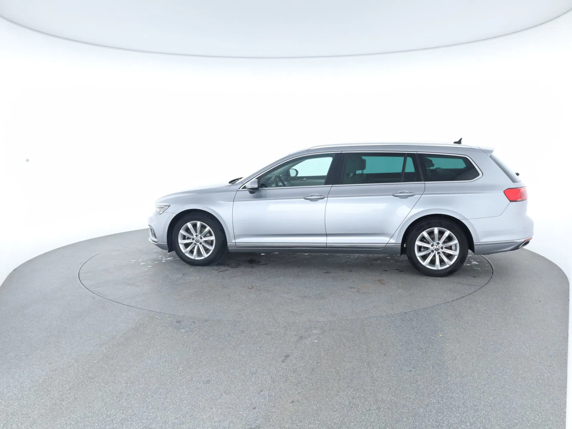 VW Passat Variant 1.5 TSI BMT Elegance | Bild 22 von 29