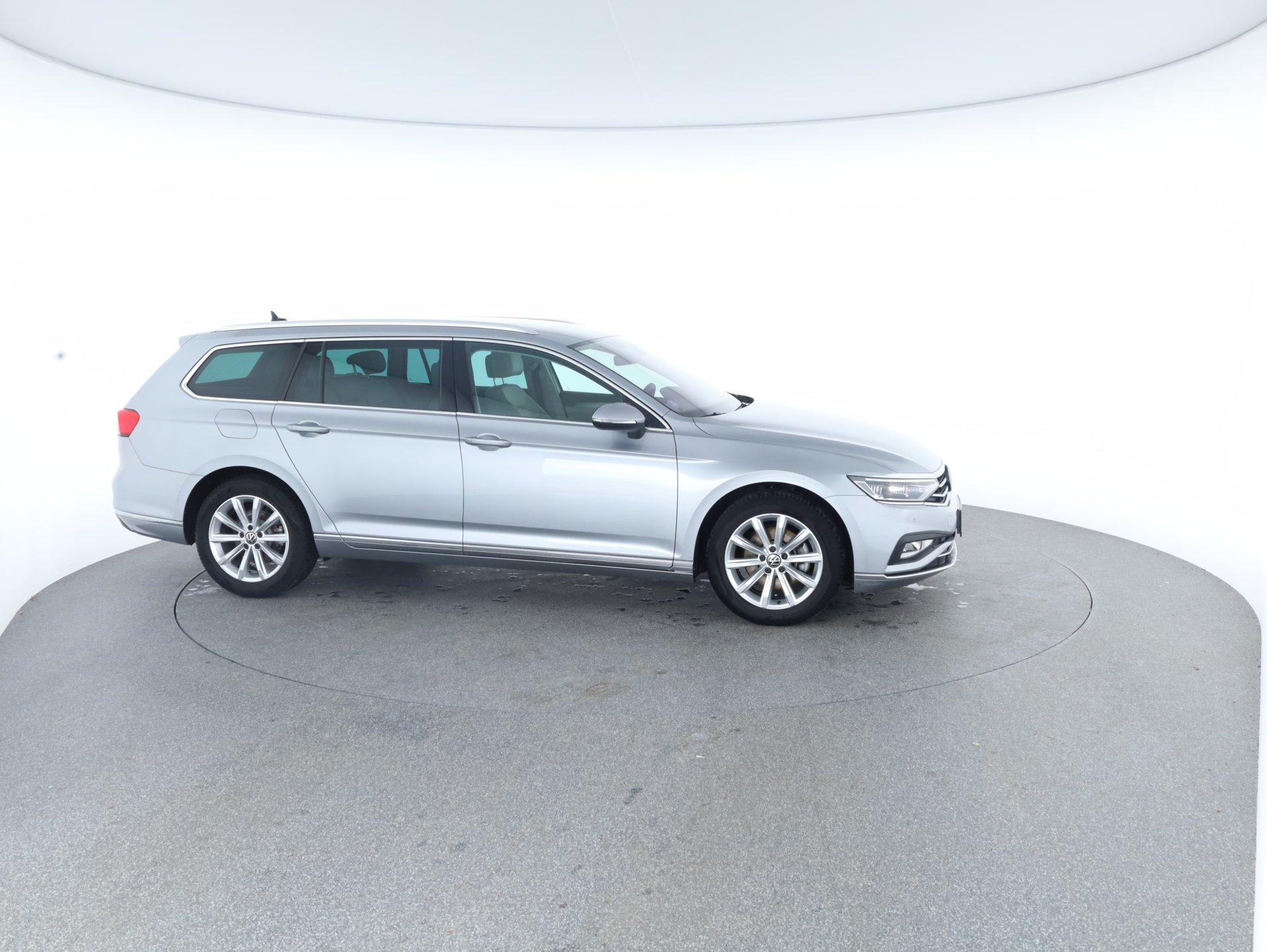 VW Passat Variant 1.5 TSI BMT Elegance | Bild 25 von 29