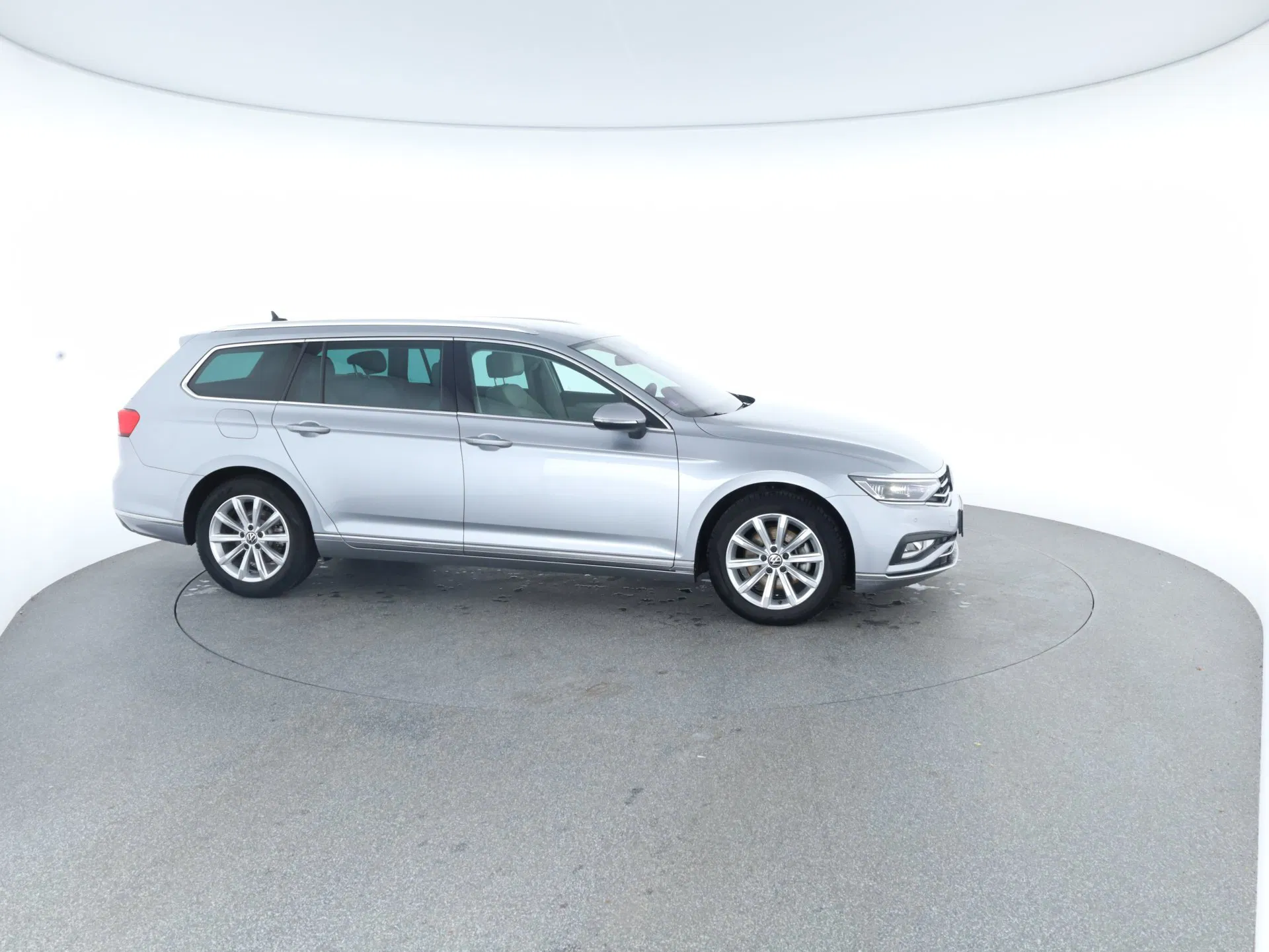 VW Passat Variant 1.5 TSI BMT Elegance | Bild 25 von 29