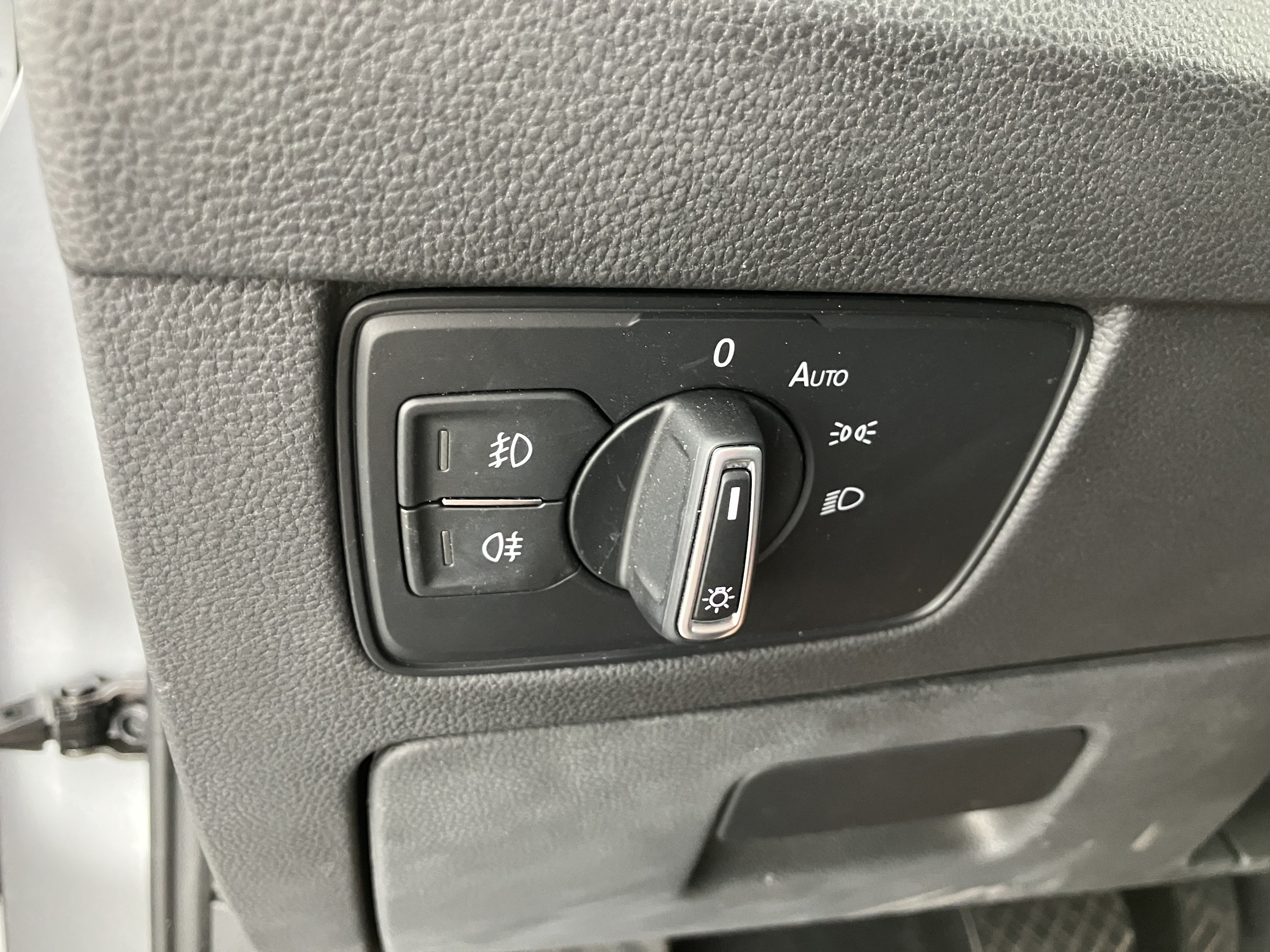 VW Passat Variant 2.0 TDI 4Motion BMT Elegance | Bild 20 von 31