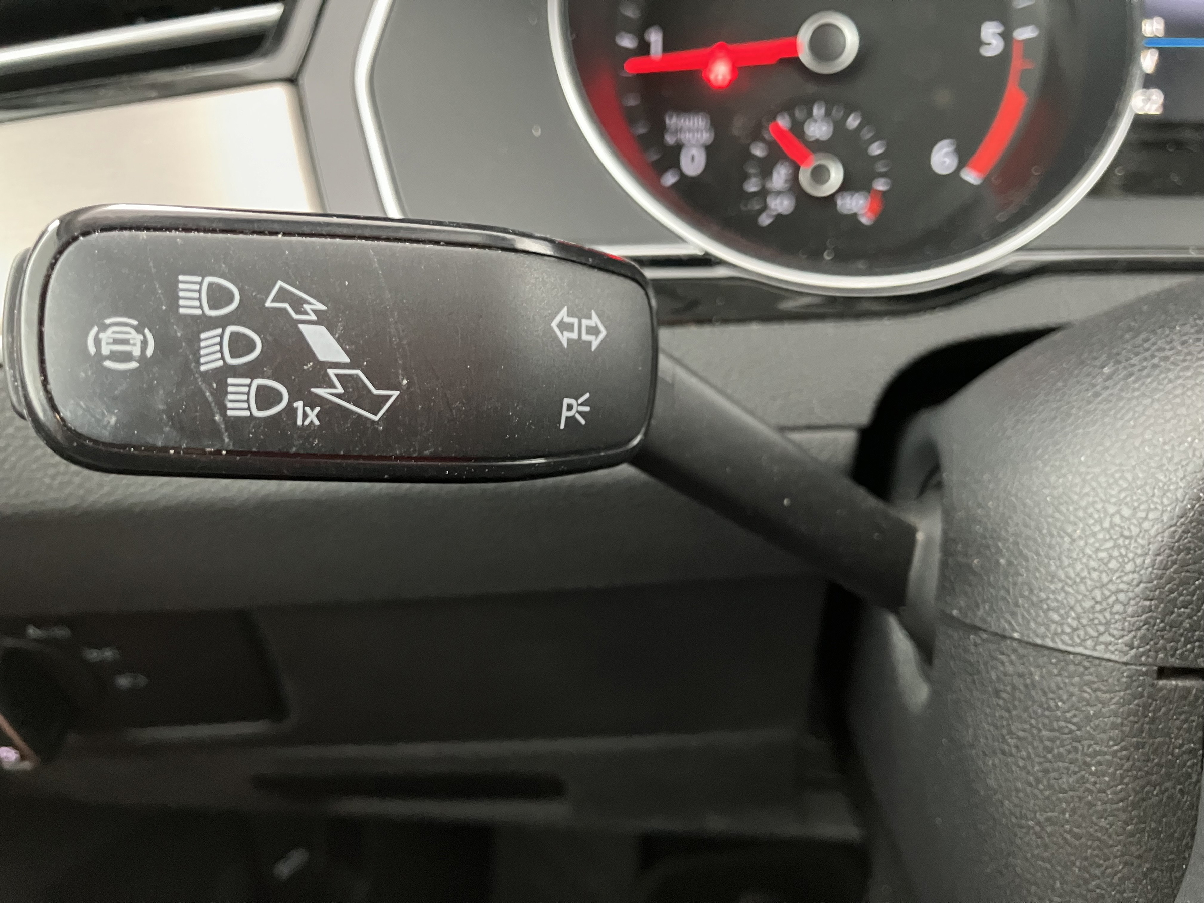 VW Passat Variant 2.0 TDI 4Motion BMT Elegance | Bild 22 von 31