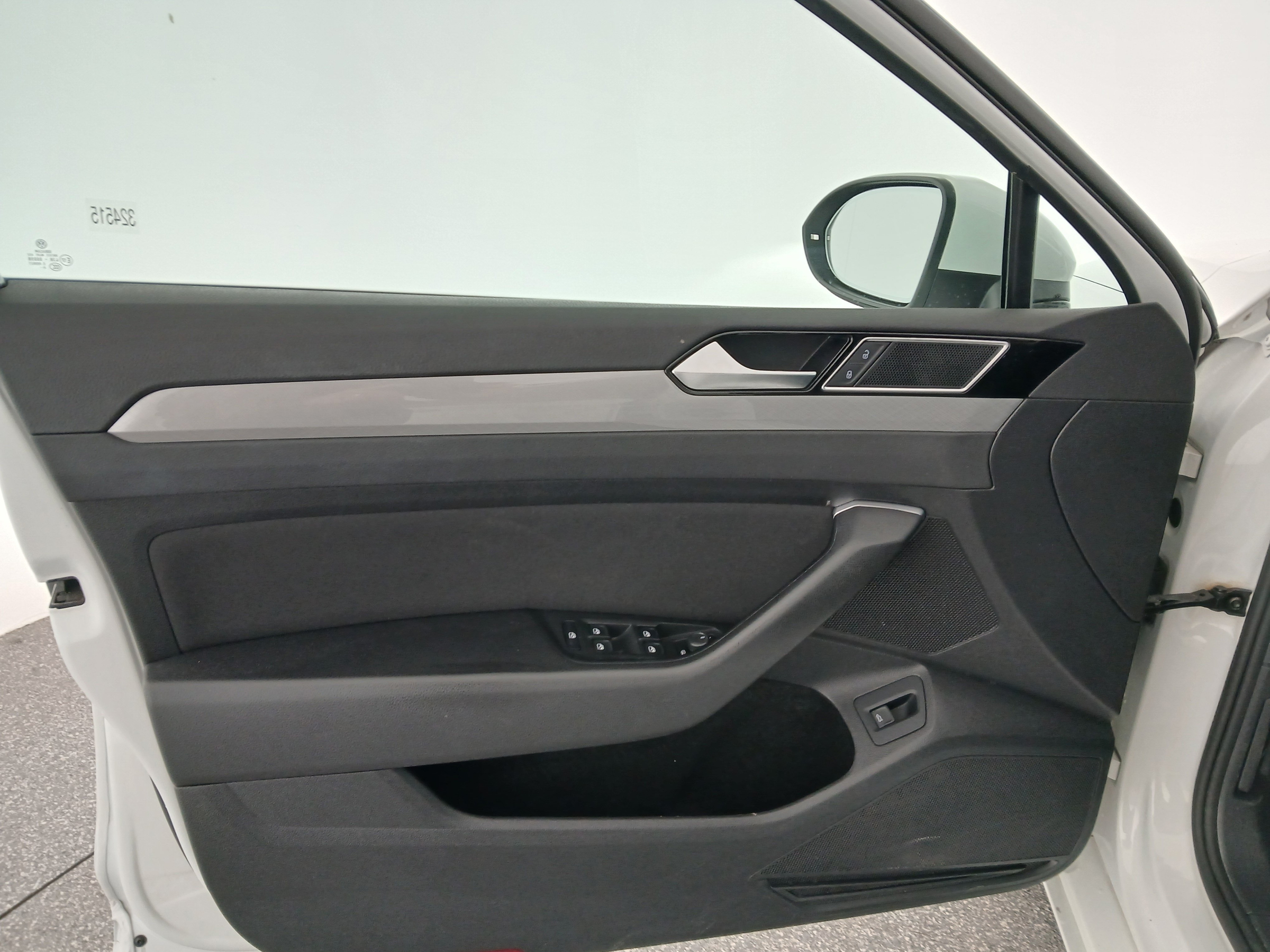 VW Passat Variant 2.0 TDI BMT Business | Bild 11 von 31