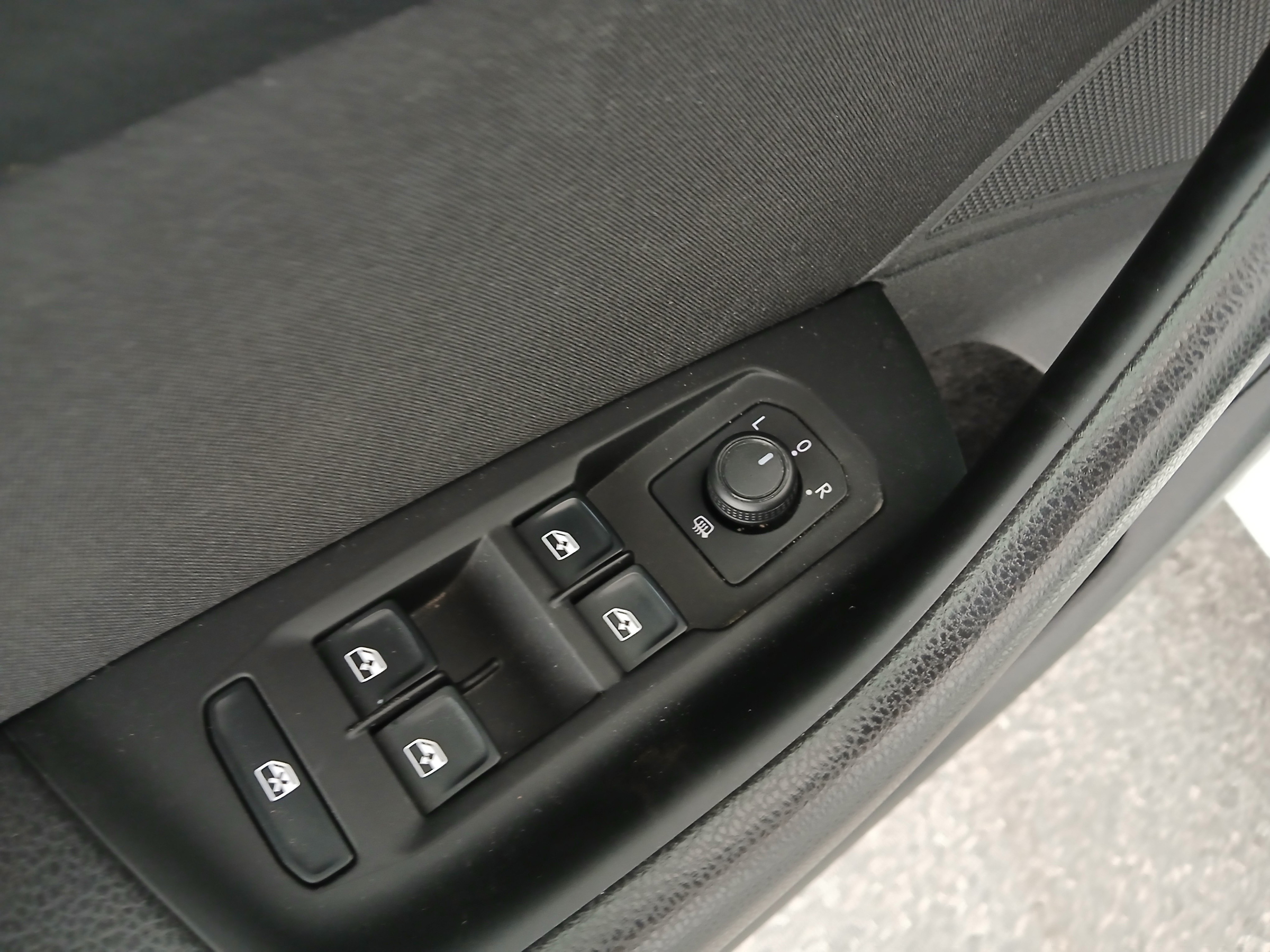 VW Passat Variant 2.0 TDI BMT Business | Bild 12 von 31