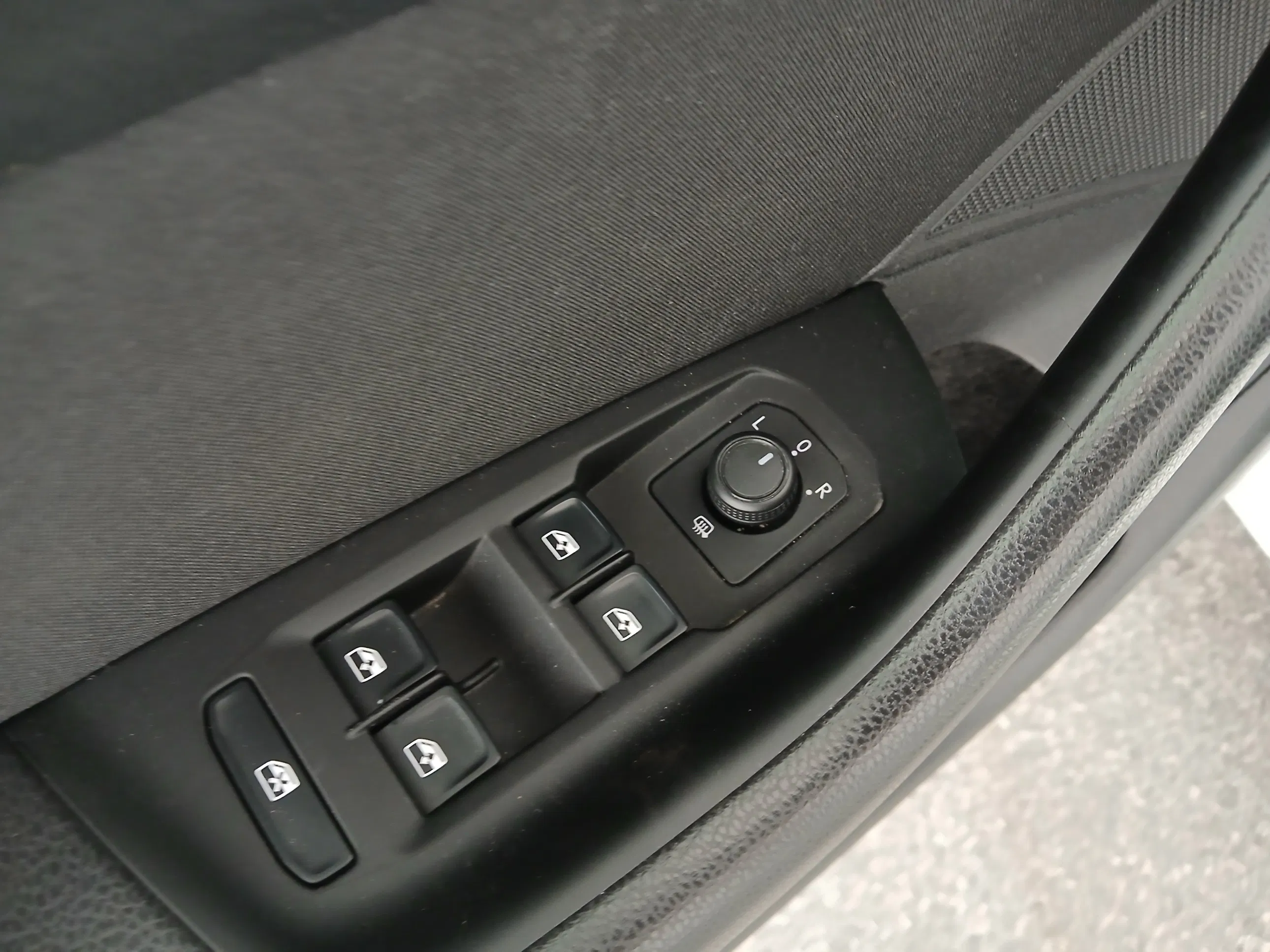 VW Passat Variant 2.0 TDI BMT Business | Bild 12 von 31