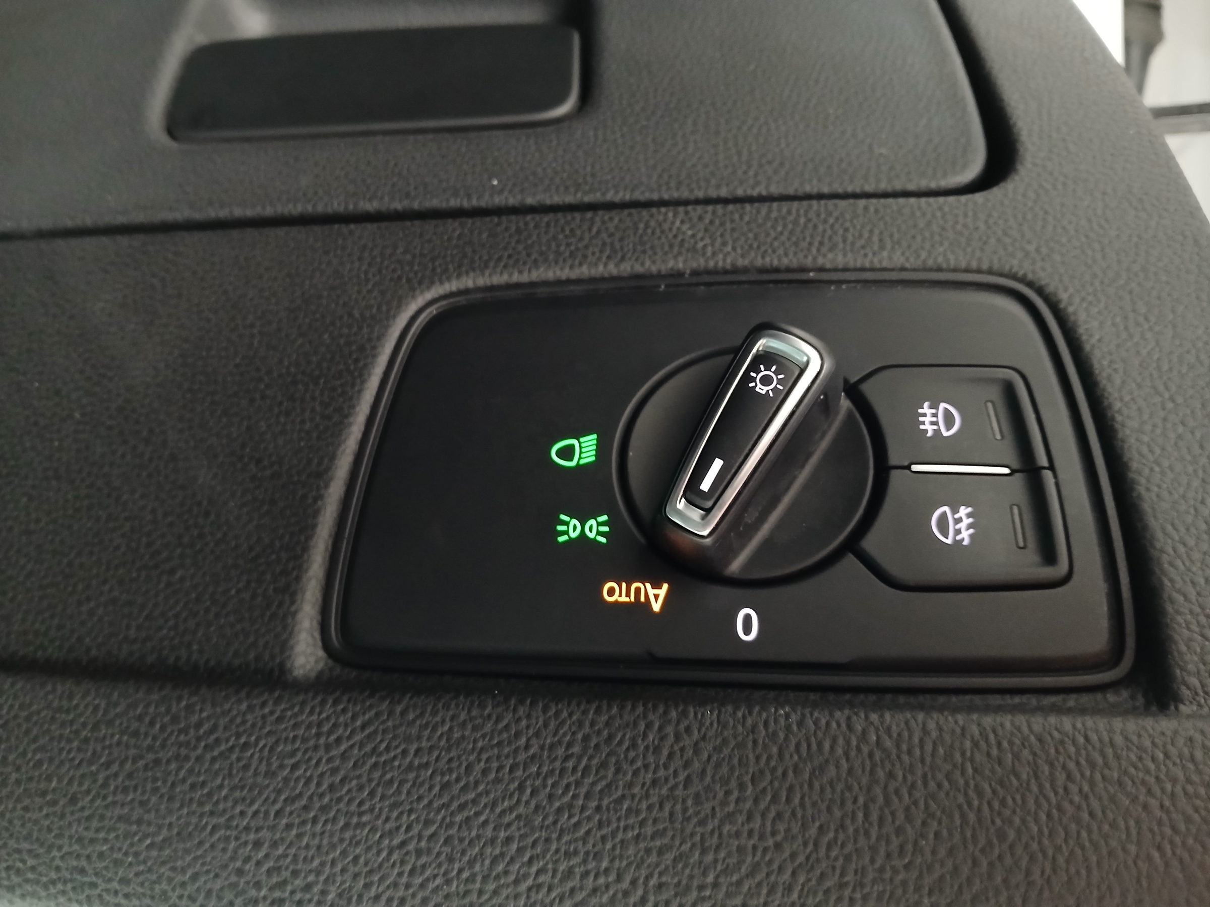 VW Passat Variant 2.0 TDI BMT Business | Bild 13 von 31